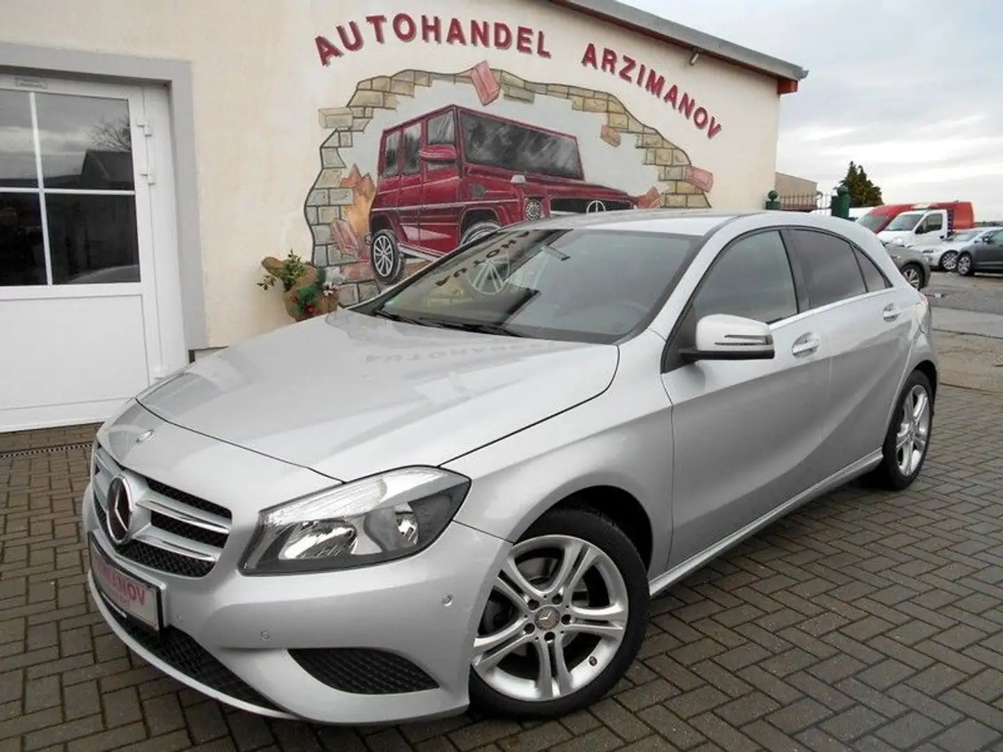 Mercedes-Benz A 180 BlueEfficiency NAVI/LEDER/KAMERA/PDC Silber - 1