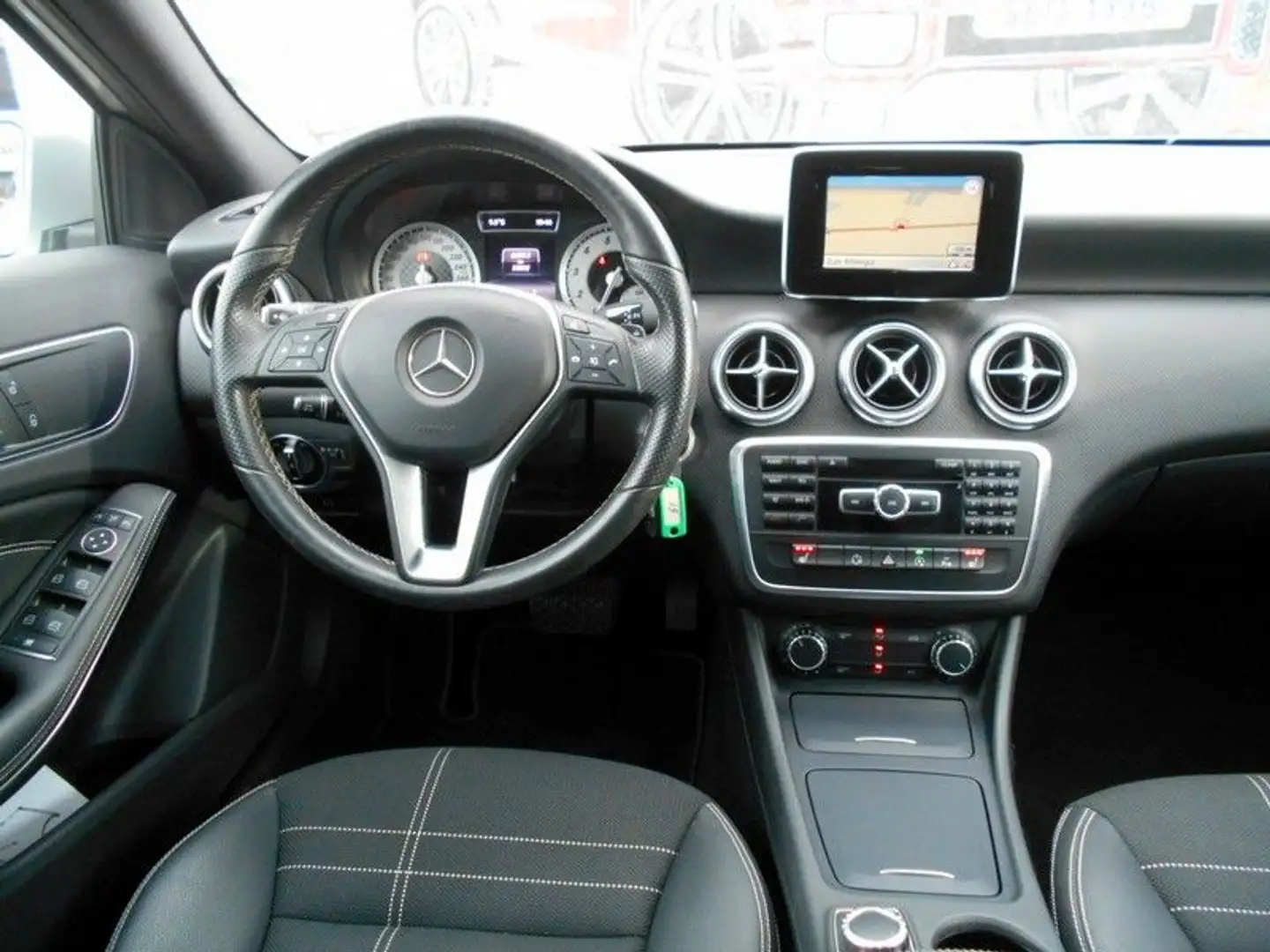 Mercedes-Benz A 180 BlueEfficiency NAVI/LEDER/KAMERA/PDC Silber - 2