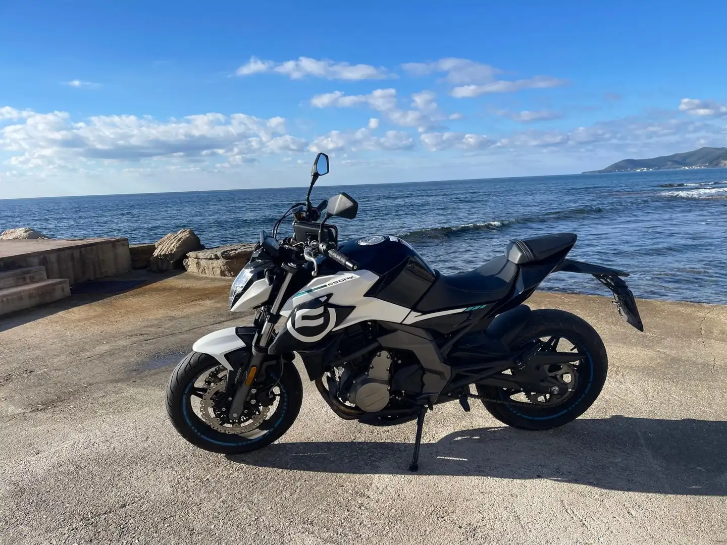 CFMOTO 650 NK naked Blanco - 1