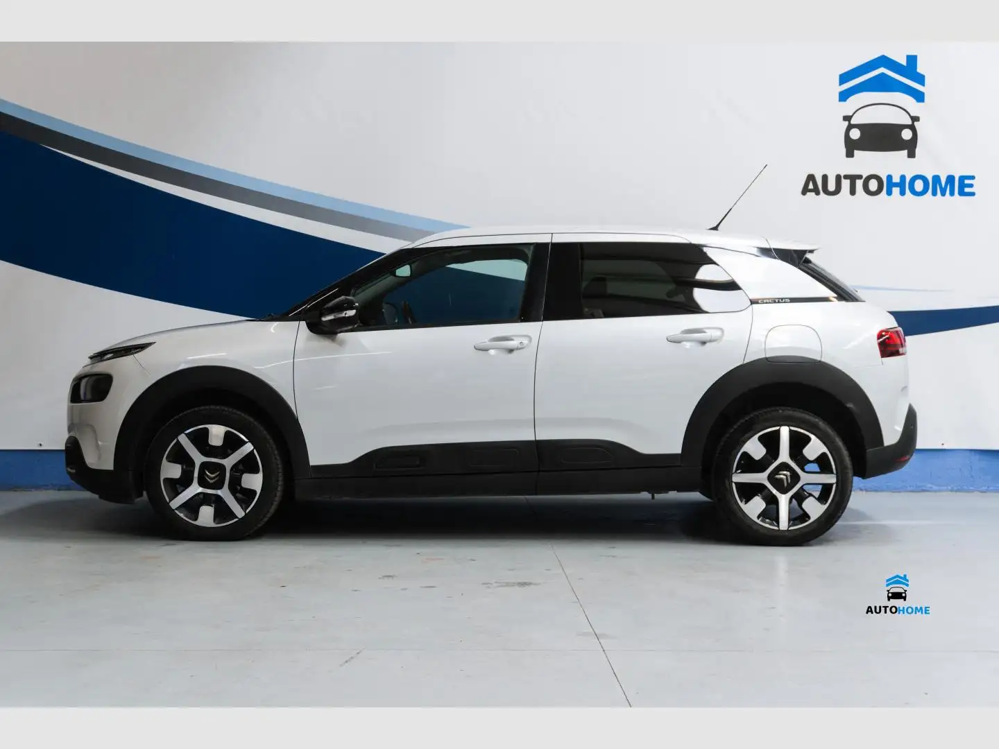 Citroen C4 Cactus 1.2 PureTech S&S Shine 110 Wit - 2