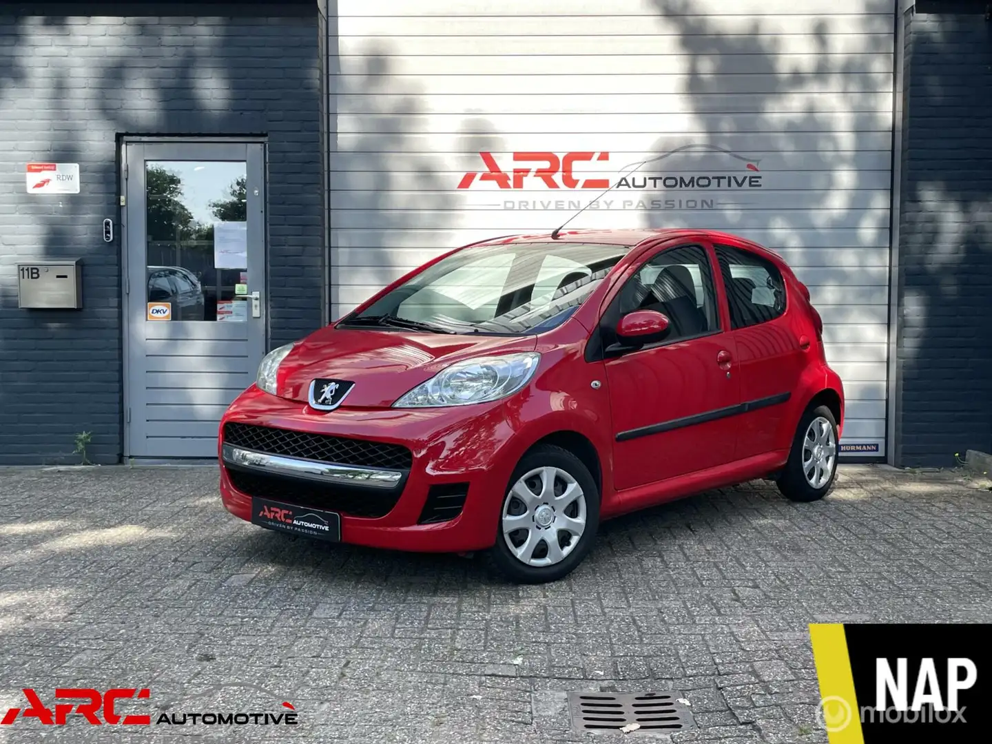 Peugeot 107 1.0-12V XS 2012 - 5 deurs - 2e eig Roşu - 1