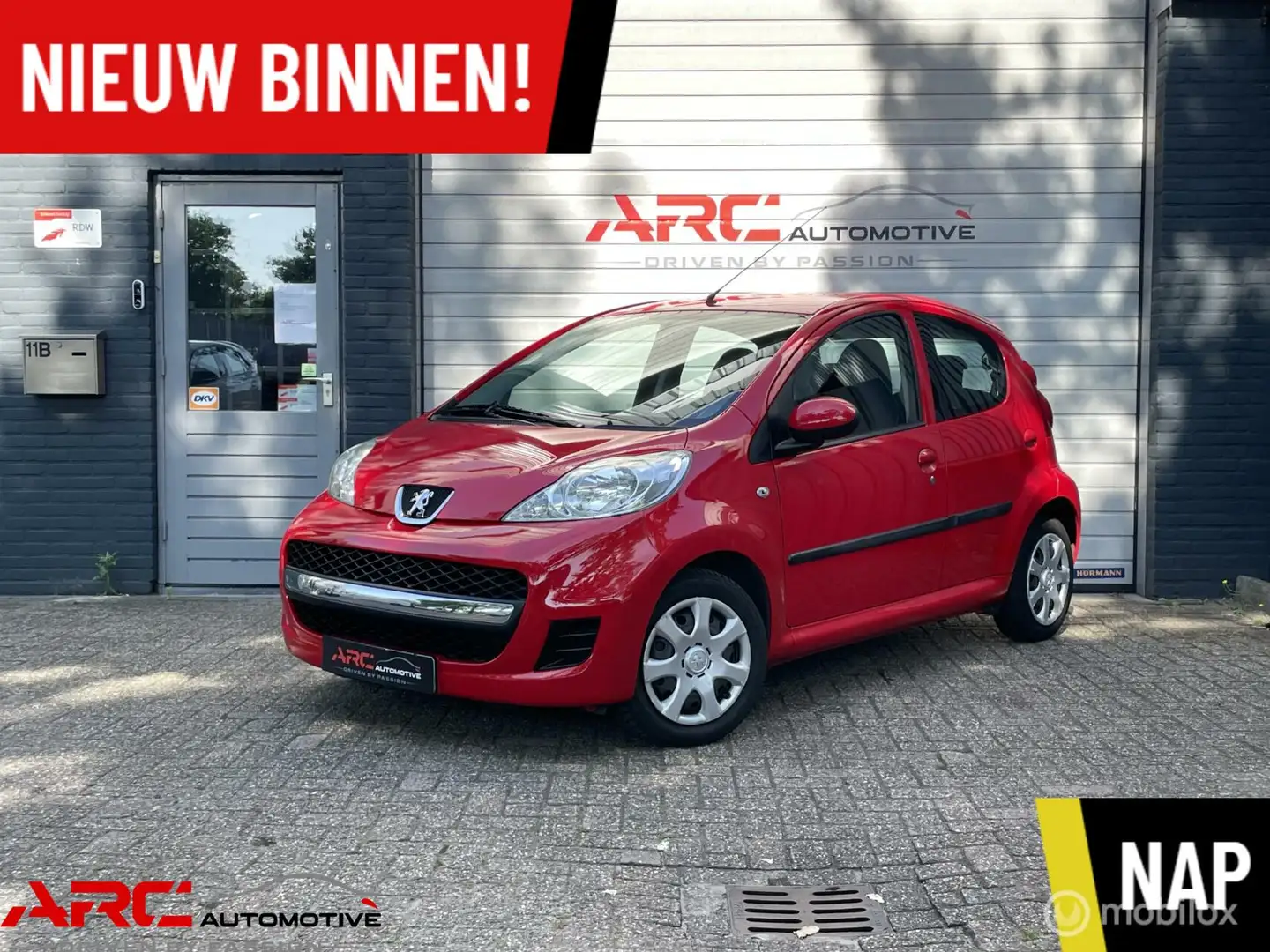 Peugeot 107 1.0-12V XS 2012 - 5 deurs - 2e eig Rouge - 1