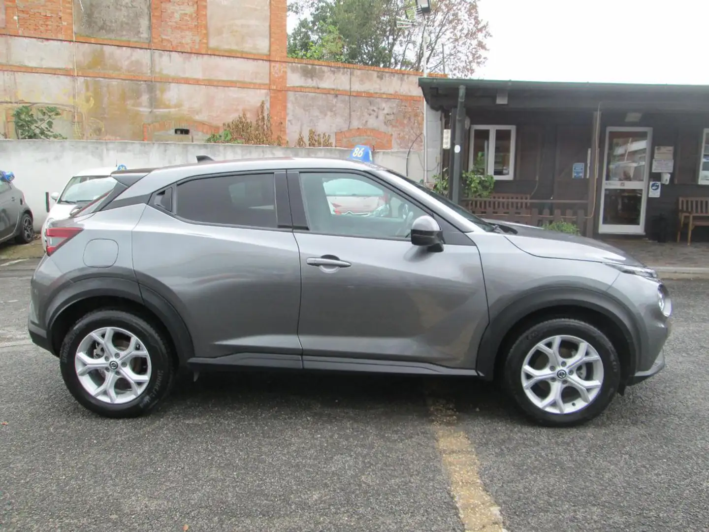 Nissan Juke 1.0 DIG-T 114 CV DCT Tekna Gris - 2