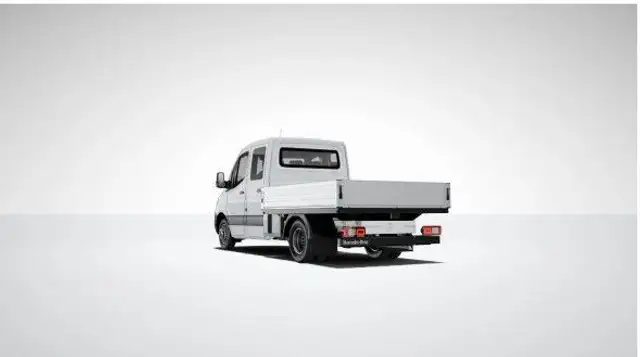 Mercedes-Benz Sprinter view 3