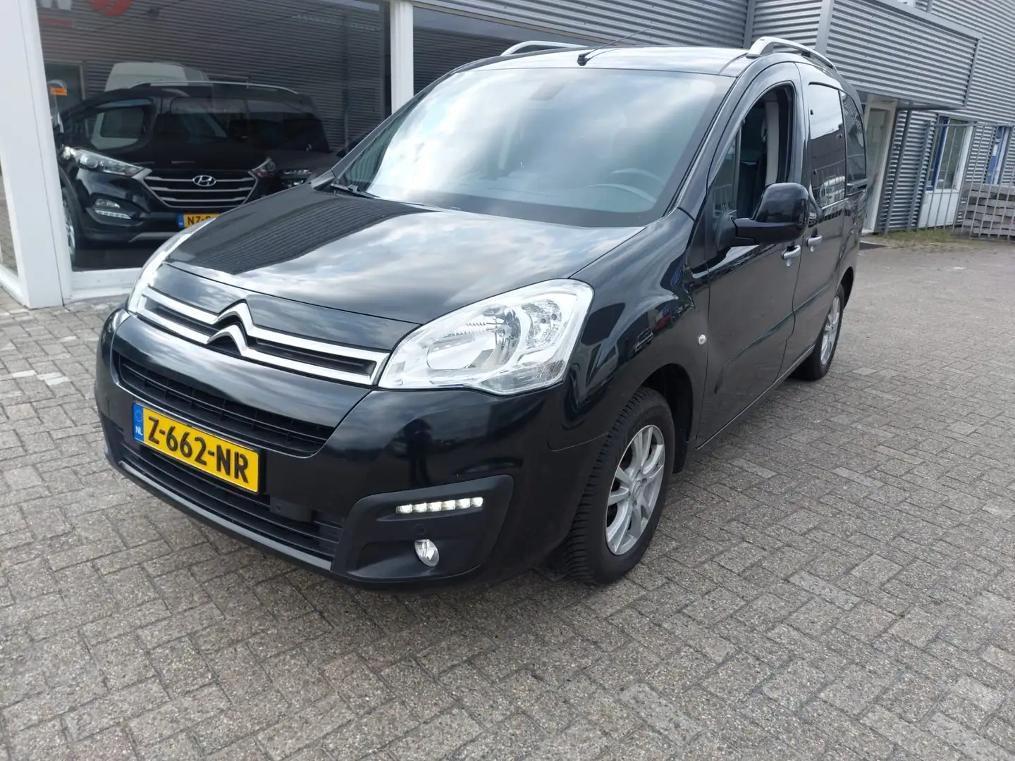 Citroen Berlingo 1.2 PureTech XTR Zwart - 1