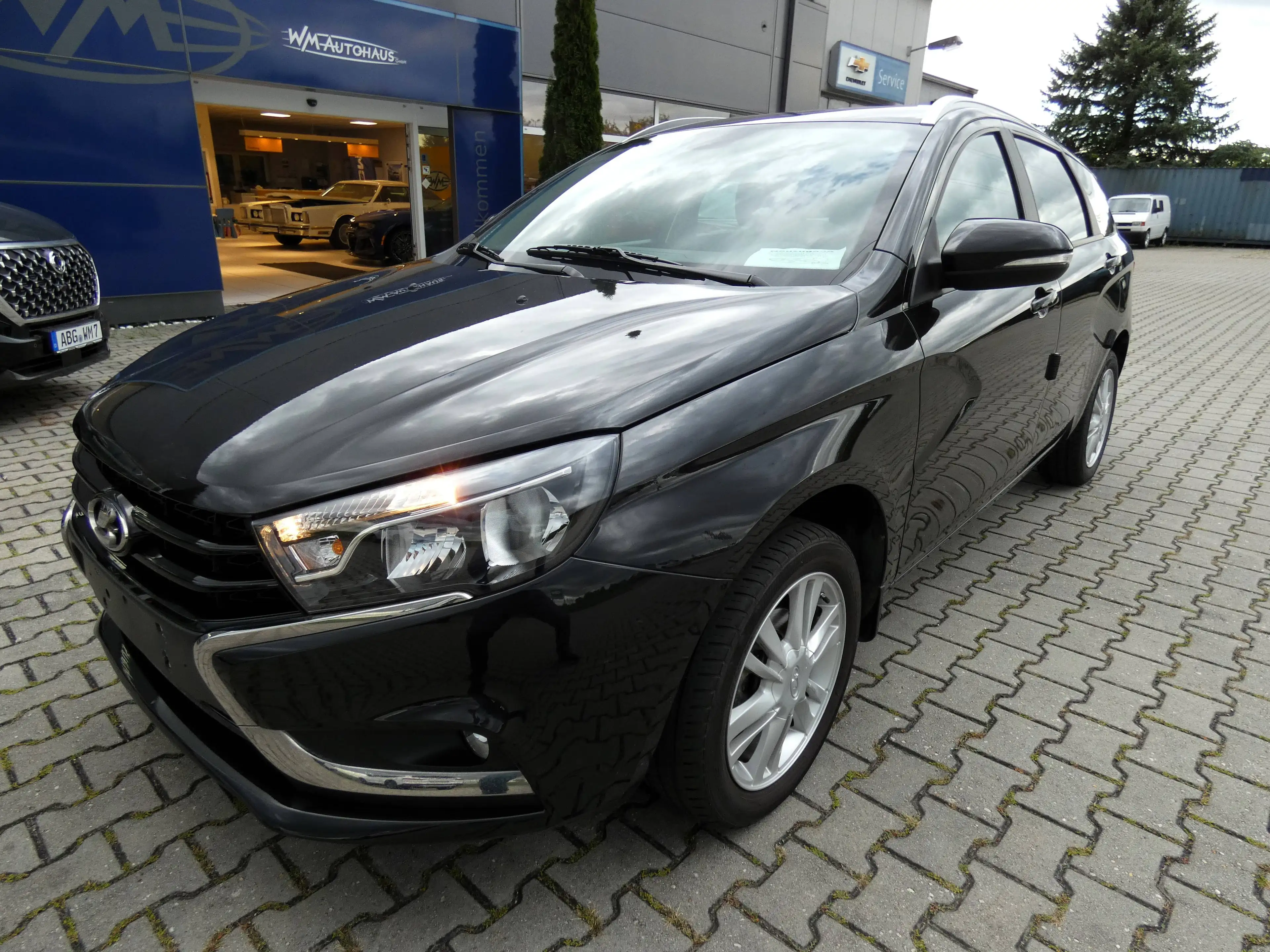 Lada Vesta SW Comfort 1,6 Klimaautomatik, Sitzheizung, Alufelgen 16 Zoll, Navi, PDC, Kamera, TÜV neu