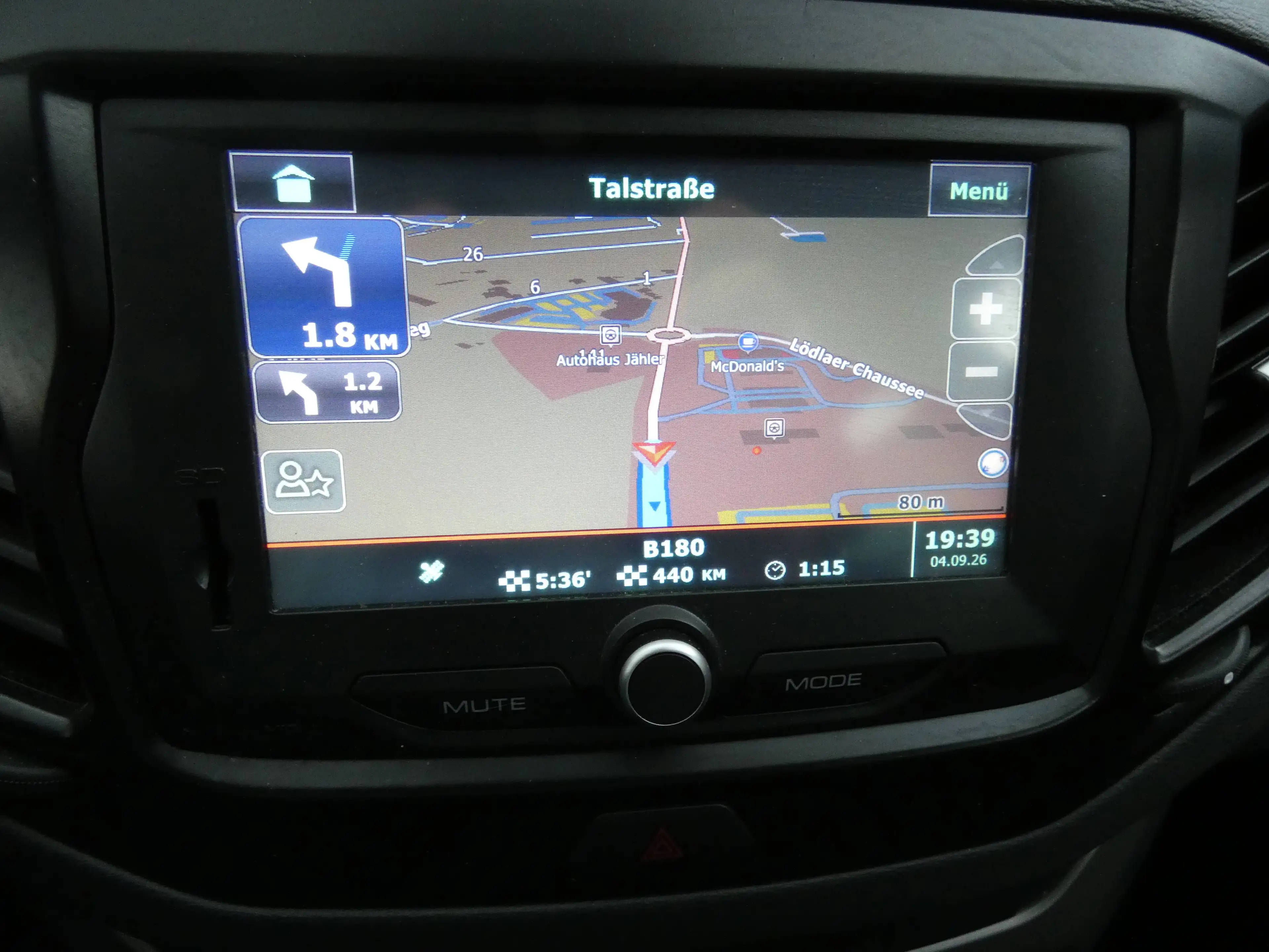 Lada Vesta SW Comfort 1,6 Klimaautomatik, Sitzheizung, Alufelgen 16 Zoll, Navi, PDC, Kamera, TÜV neu — photo 12