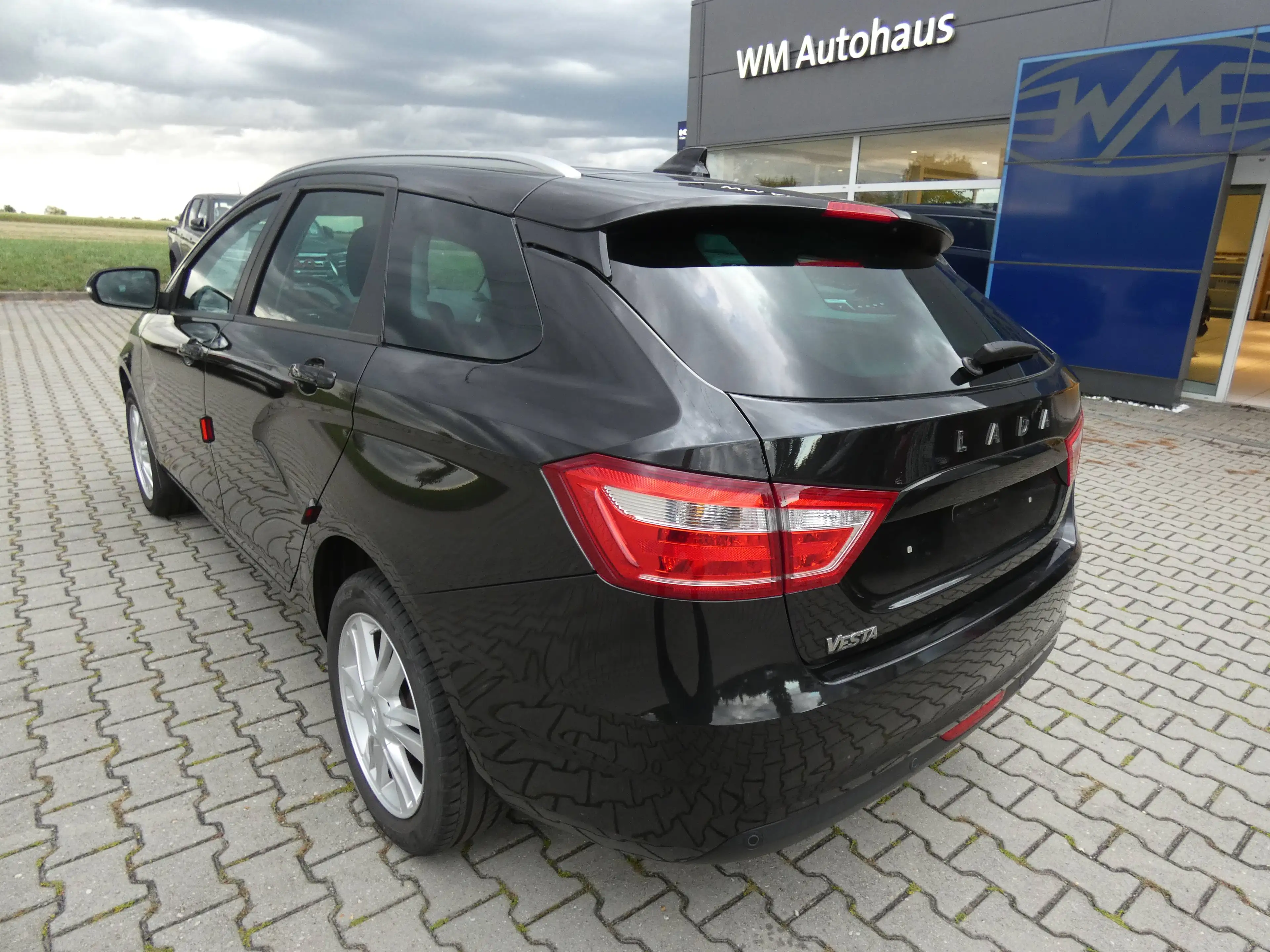 Lada Vesta SW Comfort 1,6 Klimaautomatik, Sitzheizung, Alufelgen 16 Zoll, Navi, PDC, Kamera, TÜV neu — photo 3