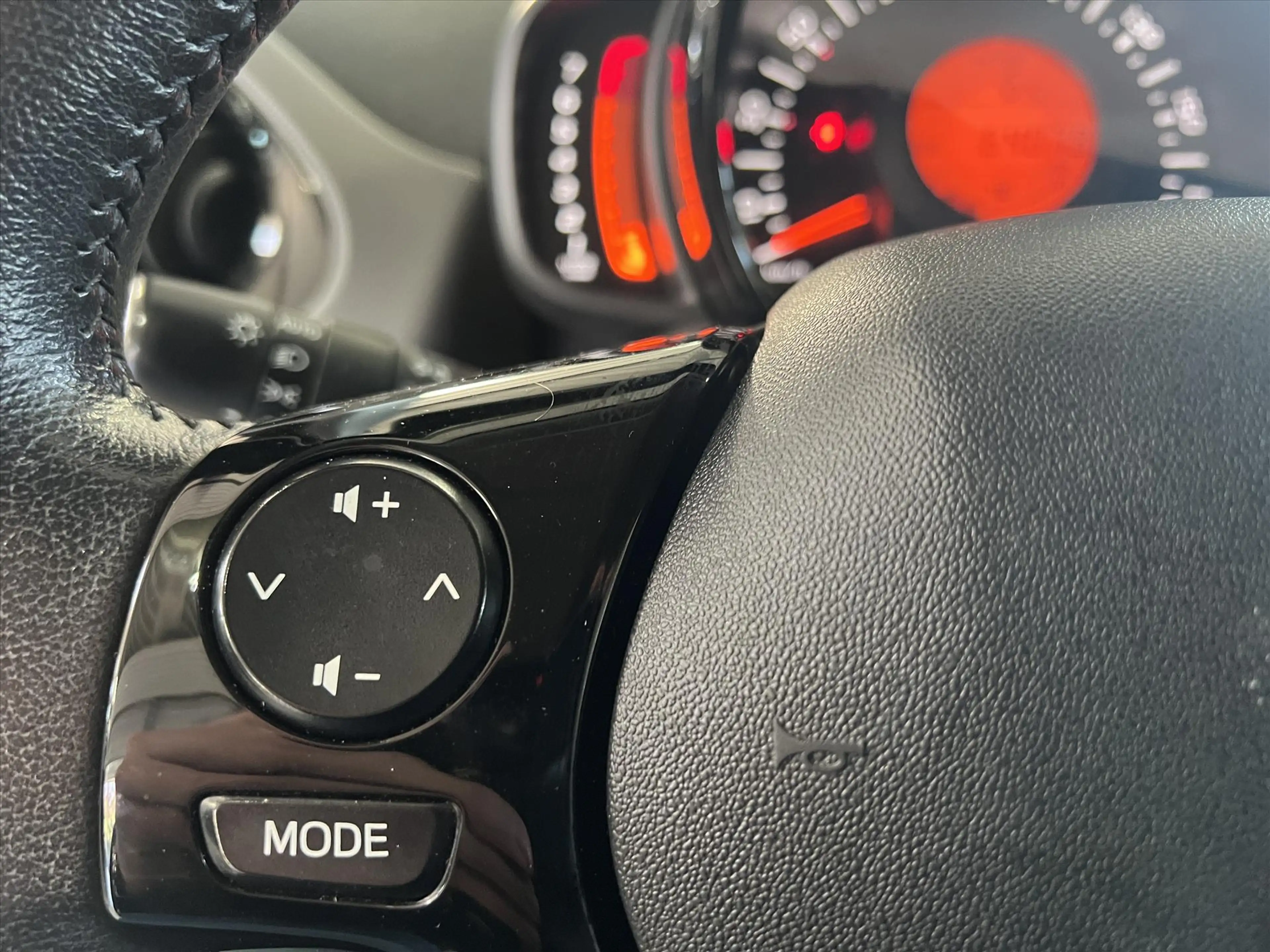 Peugeot 108 1.0 e-VTi 72pk 5D Allure — photo 9