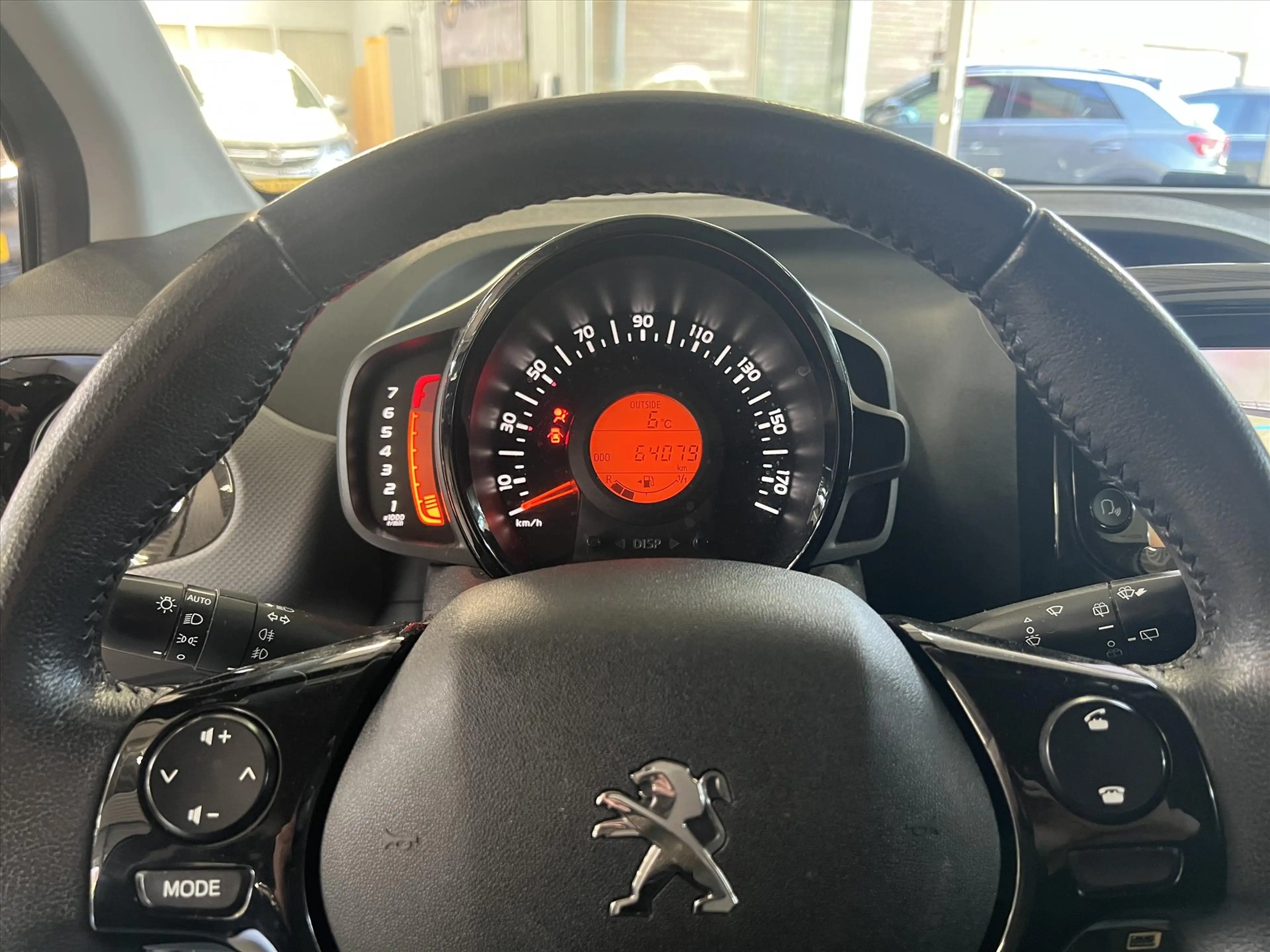 Peugeot 108 1.0 e-VTi 72pk 5D Allure — photo 8