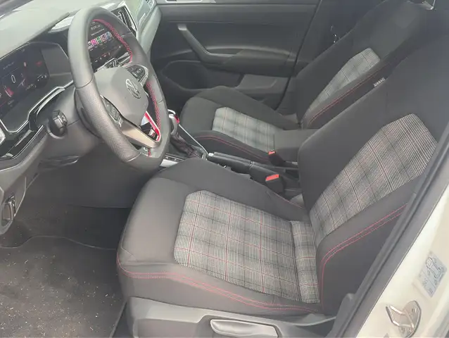 Volkswagen Polo view 8