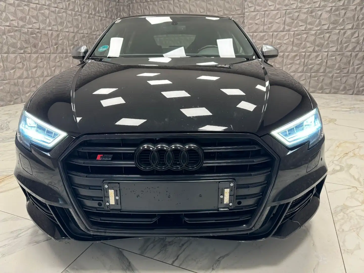 Audi S3 Sportback 2.0 TFSI quattro Schwarz - 2