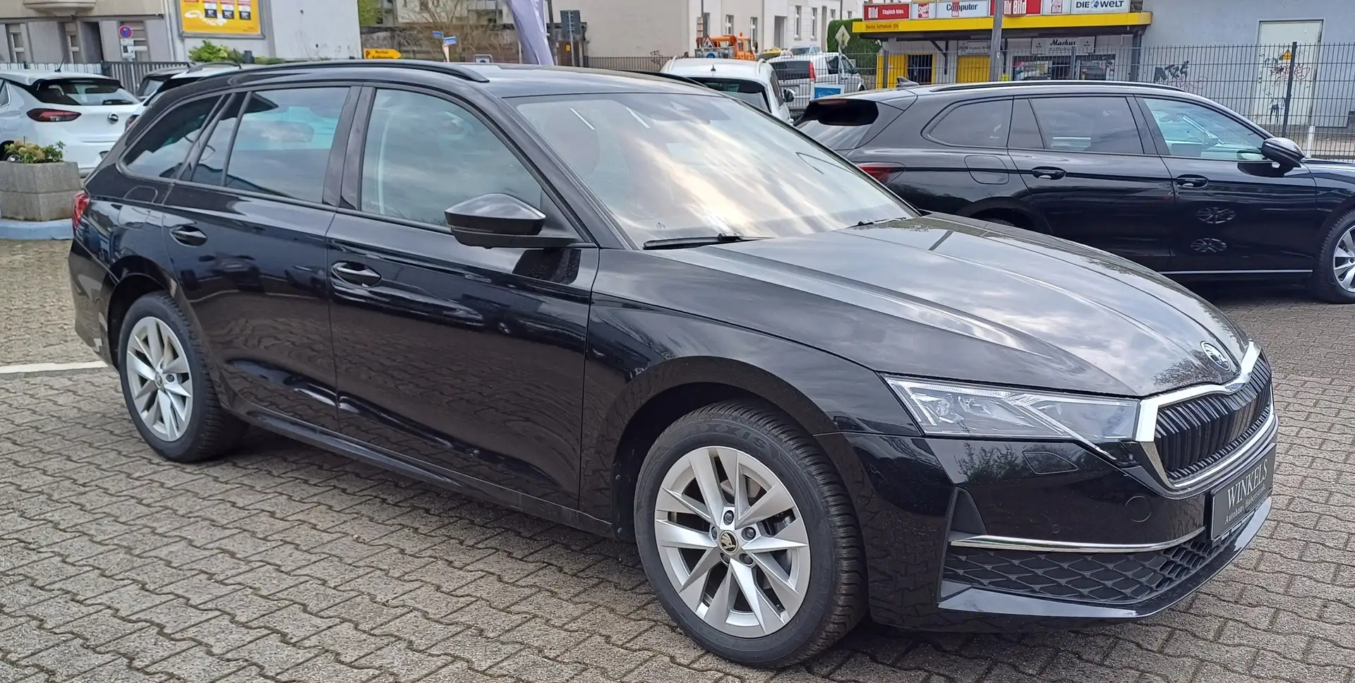 Skoda Octavia Selction 1.5 TSI mHEV DSG-Navi-Kamera-4xSH-LH-LED Schwarz - 2