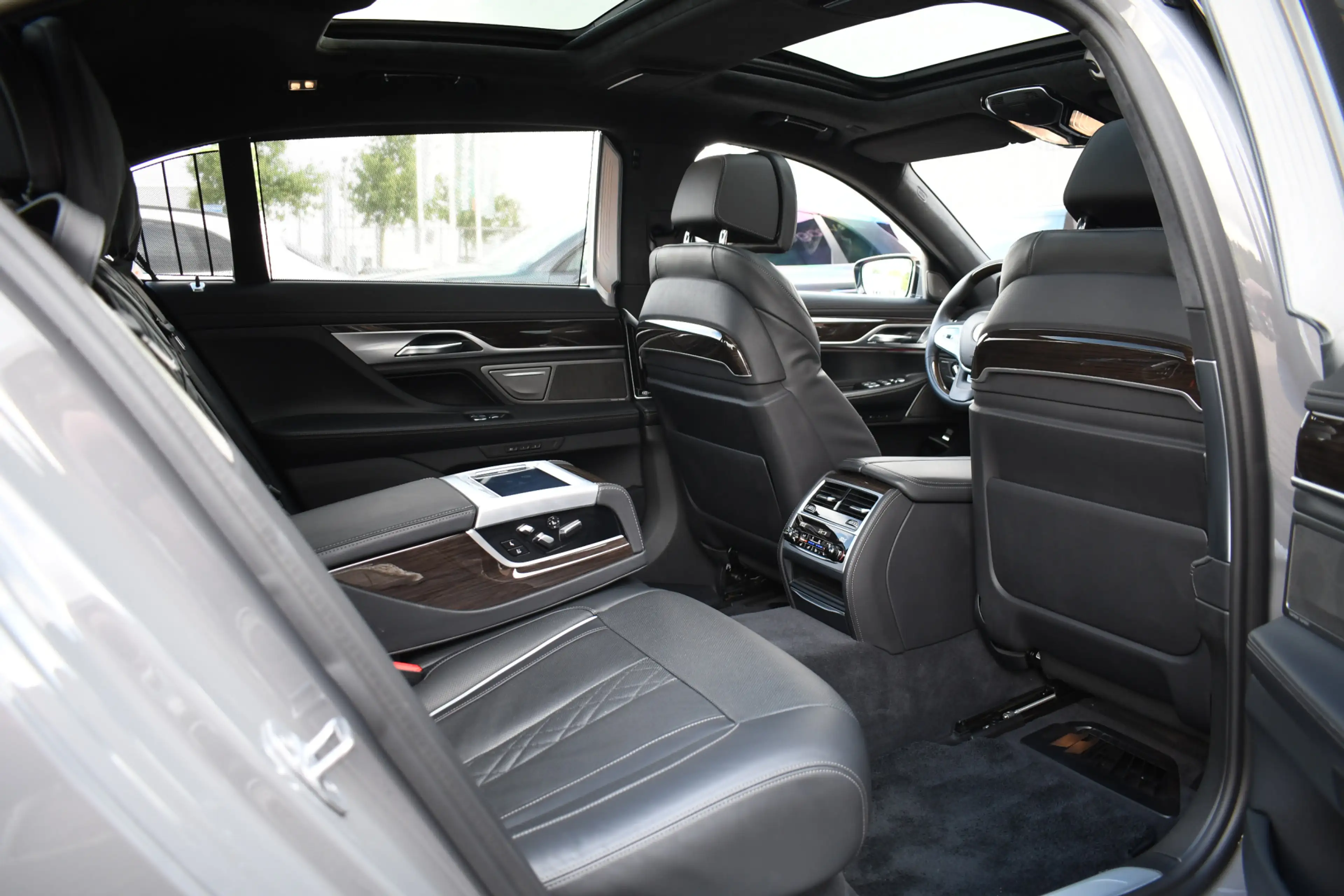 BMW 760 7-serie M760Li xDrive 6.6 V12 | Berninagrau | NL-a — photo 11
