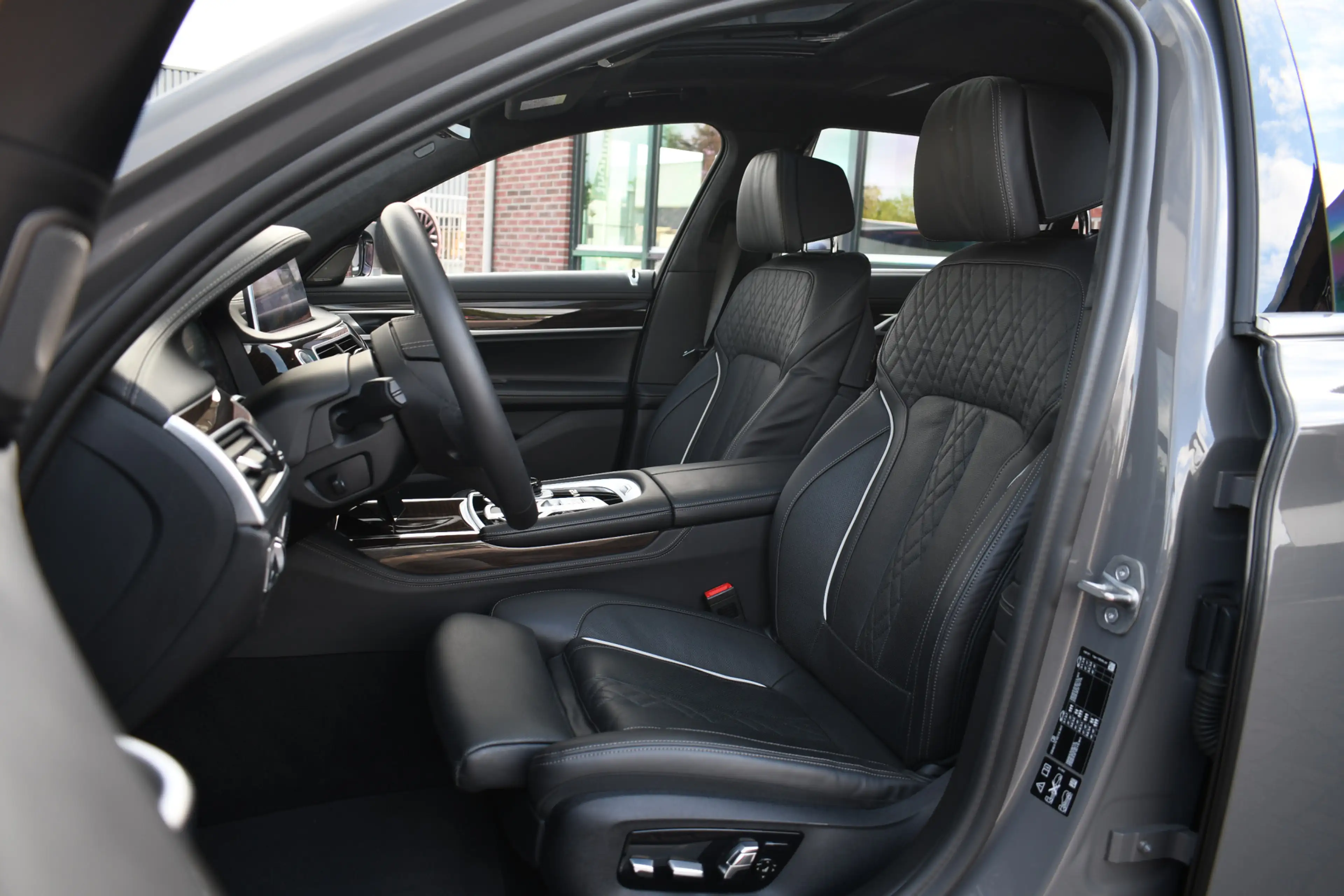 BMW 760 7-serie M760Li xDrive 6.6 V12 | Berninagrau | NL-a — photo 4