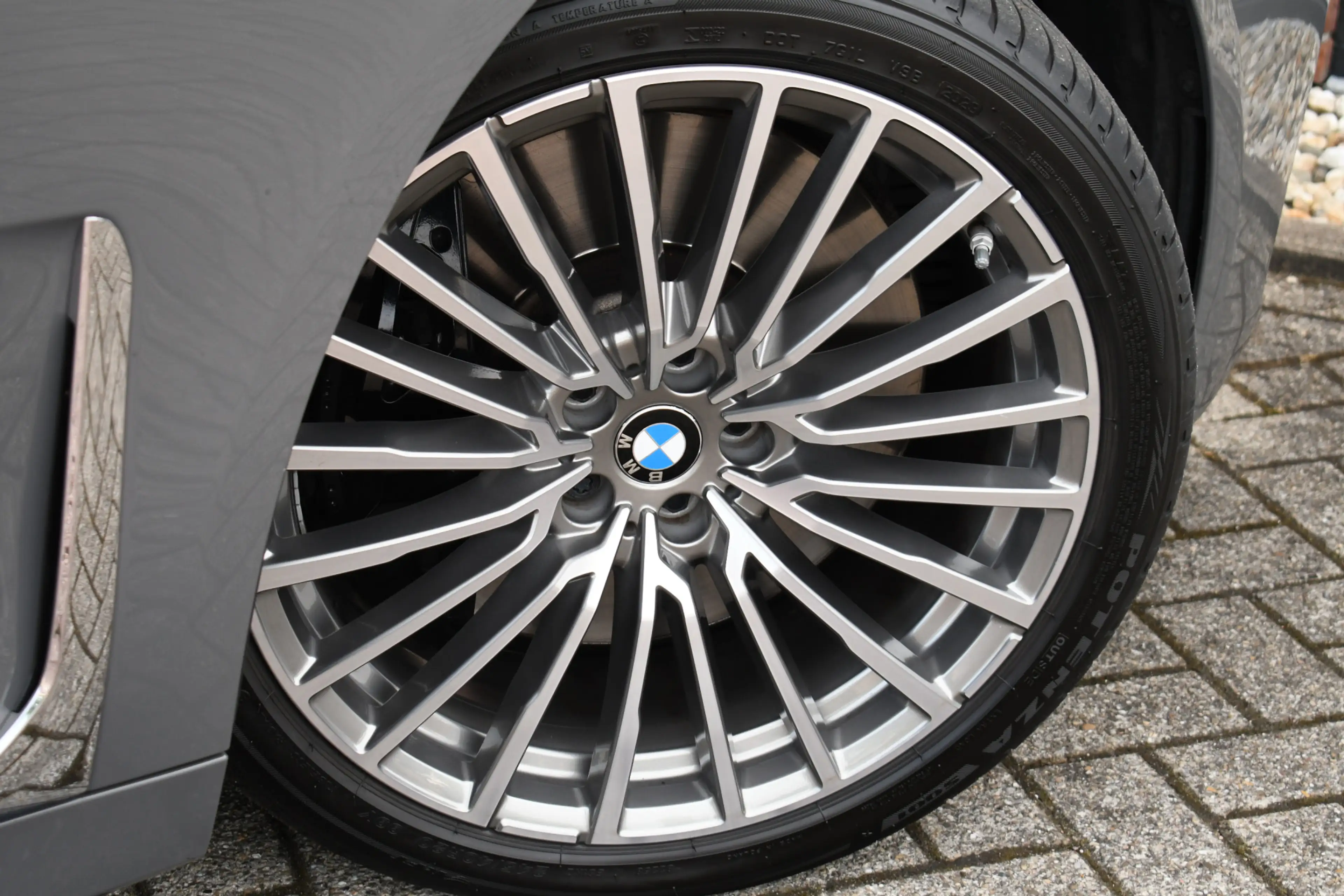 BMW 760 7-serie M760Li xDrive 6.6 V12 | Berninagrau | NL-a — photo 9