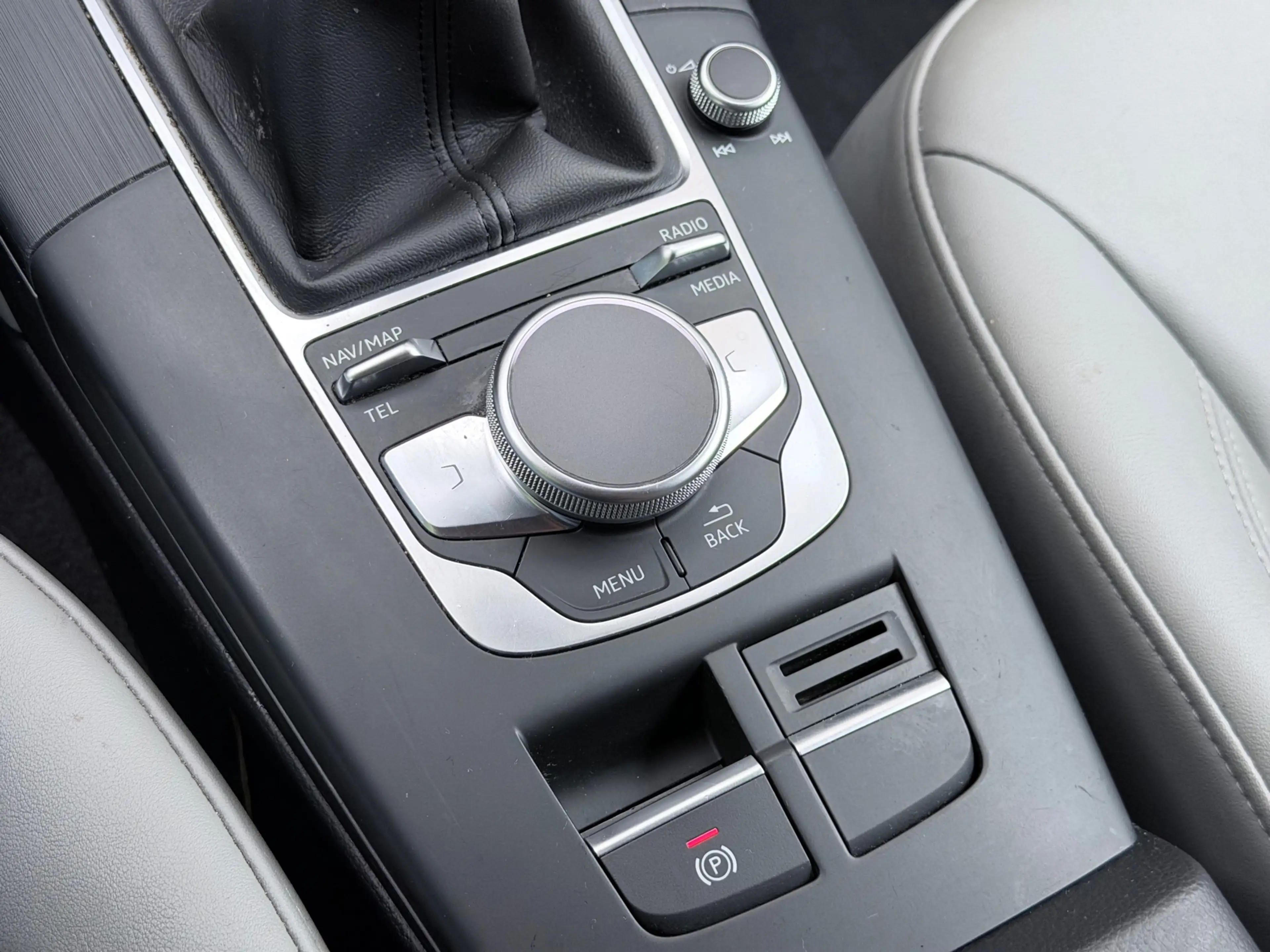 Audi A3 Limousine 1.4 TFSI CoD Design Pro Line Plus — photo 15
