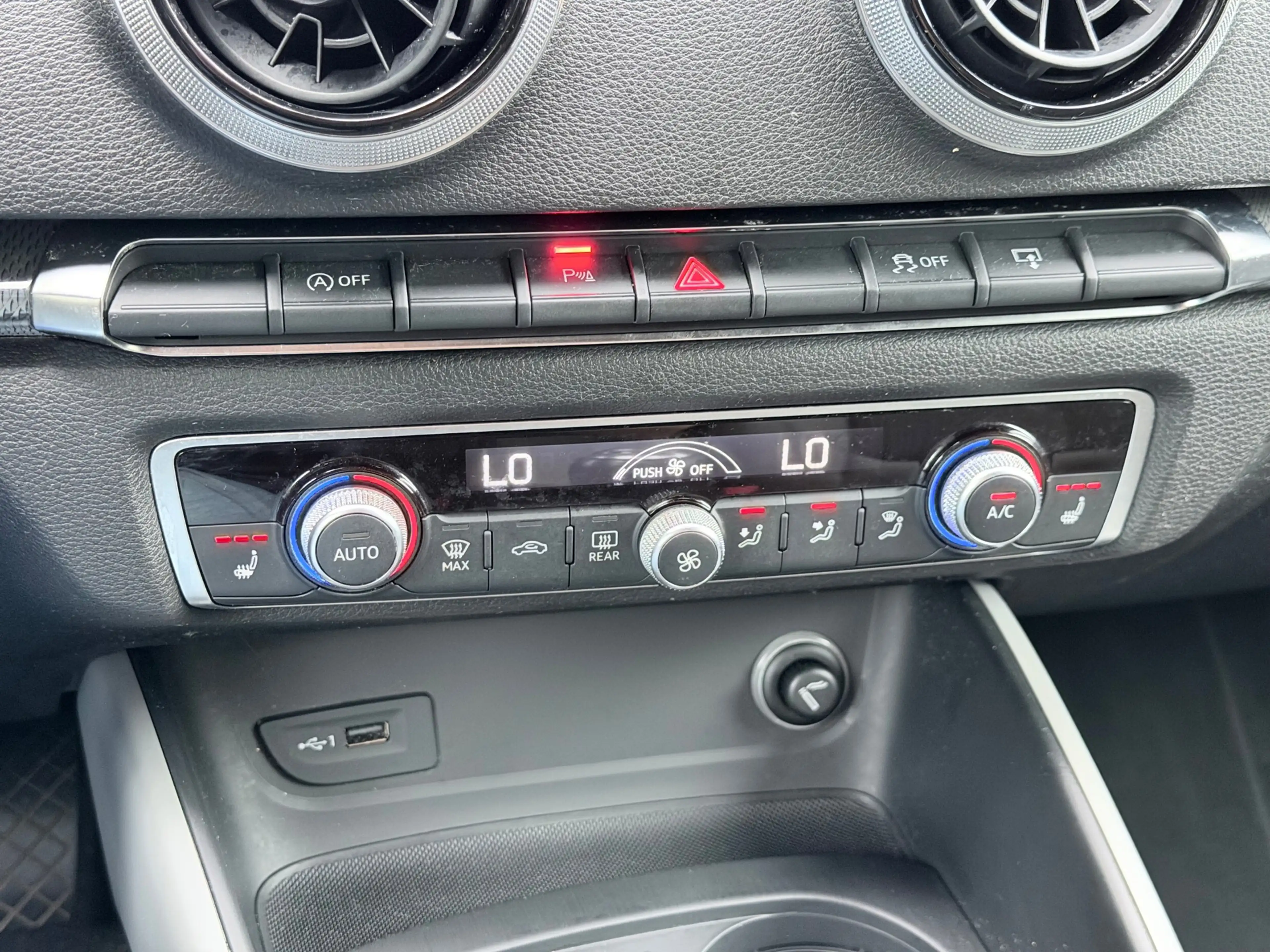 Audi A3 Limousine 1.4 TFSI CoD Design Pro Line Plus — photo 17