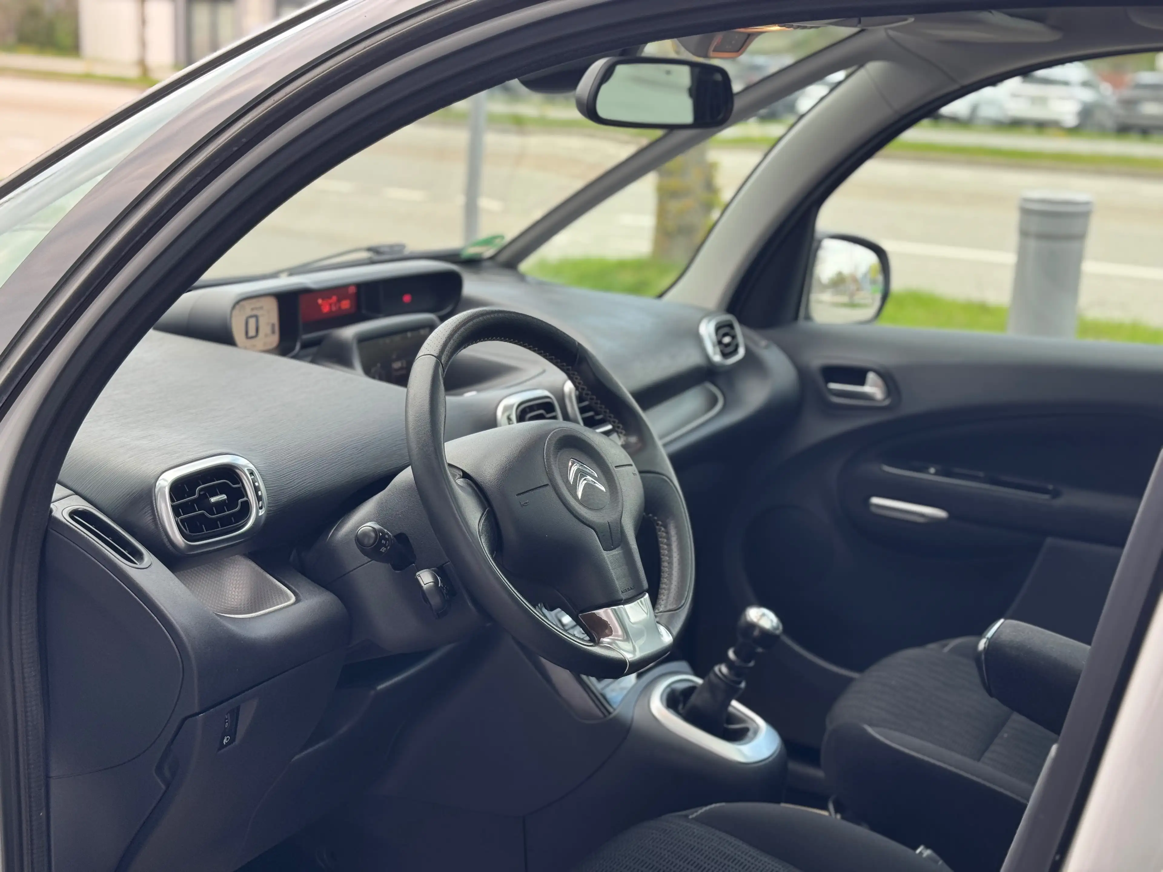 Citroen C3 Picasso Exclusive* TÜV NEU* ÖL NEU* KAMERA*PANO — photo 8