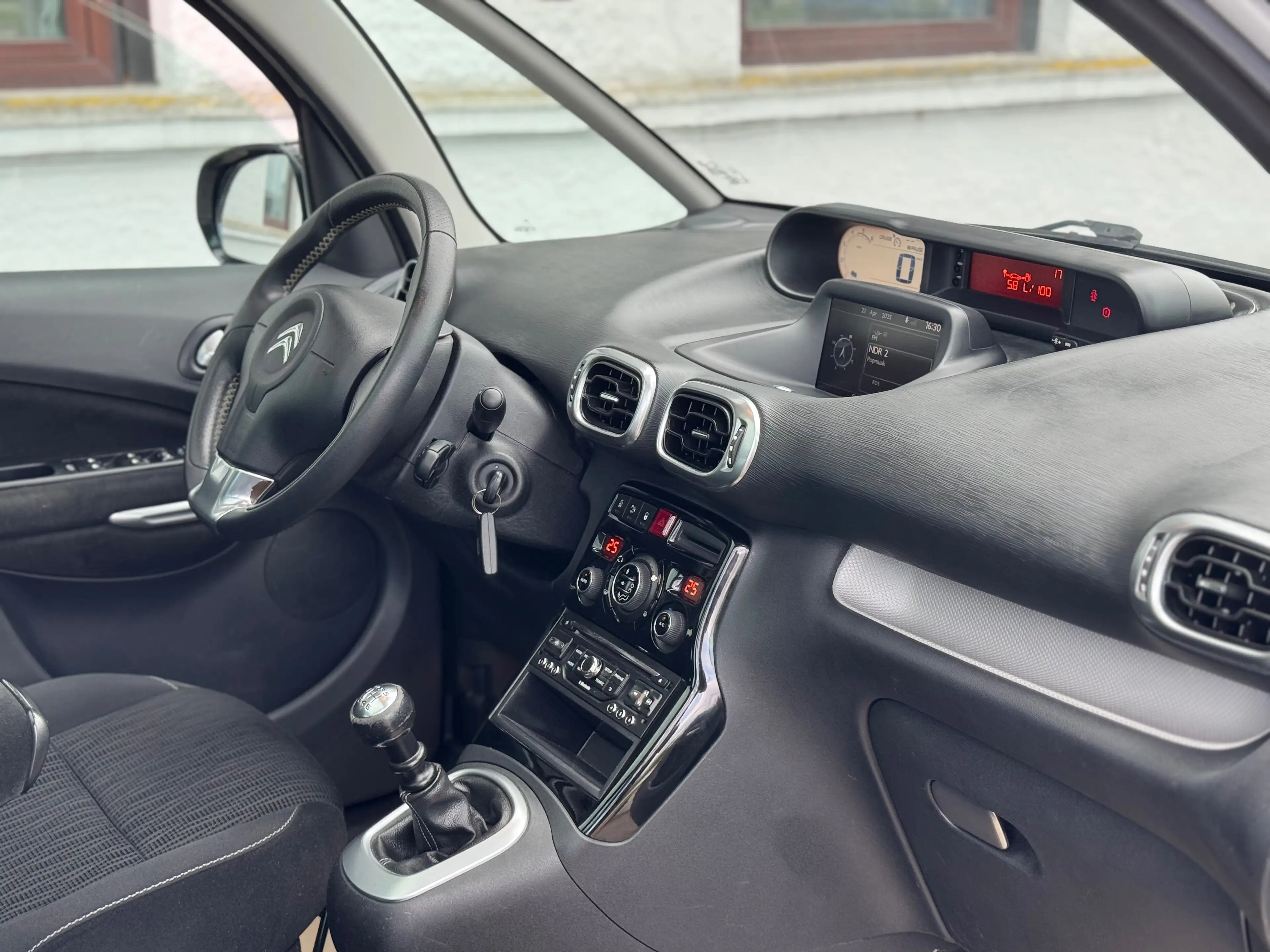 Citroen C3 Picasso Exclusive* TÜV NEU* ÖL NEU* KAMERA*PANO — photo 14