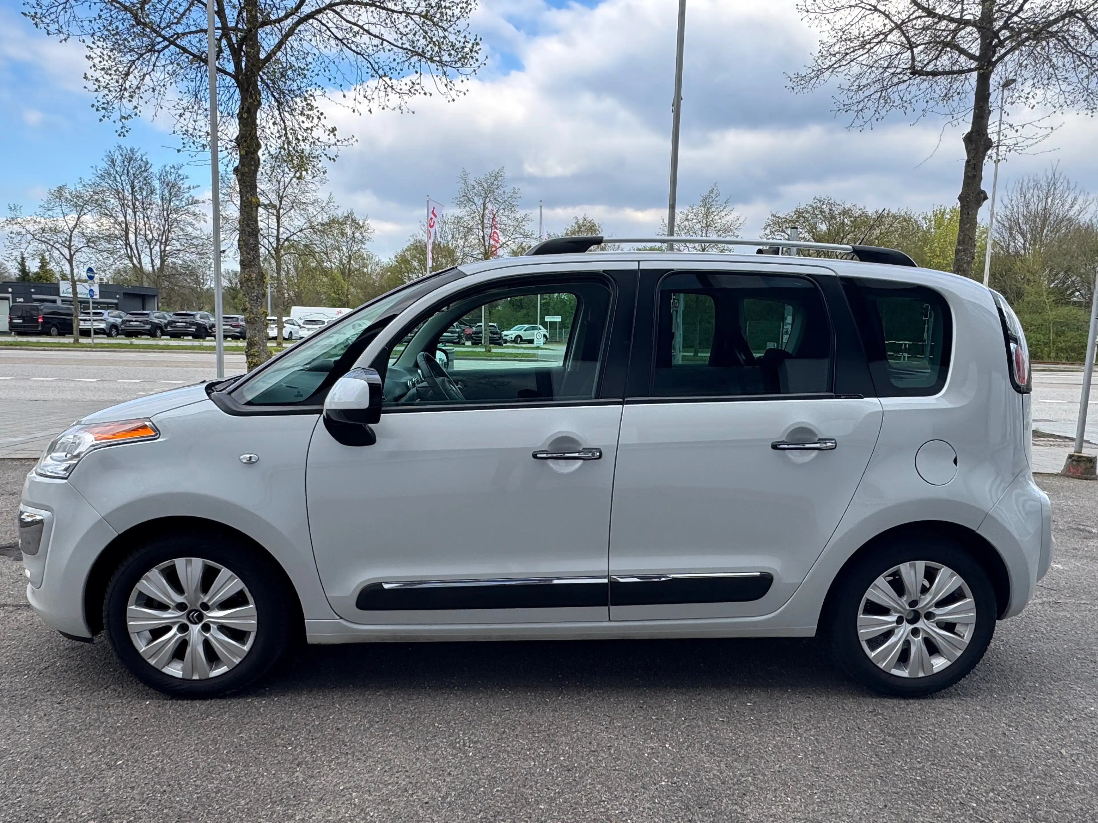 Citroen C3 Picasso Exclusive* TÜV NEU* ÖL NEU* KAMERA*PANO — photo 3