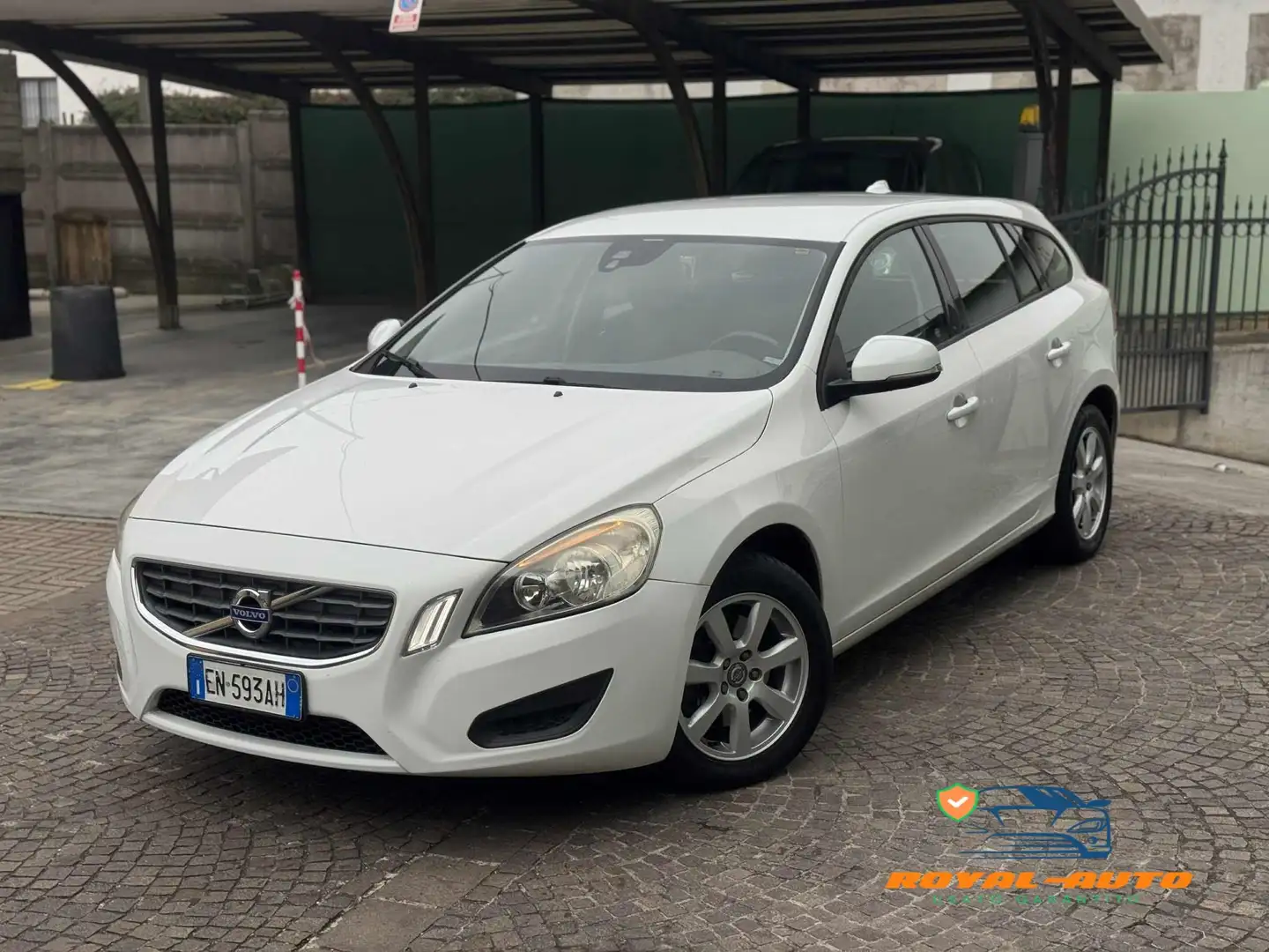 Volvo V60 V60 I 2010 1.6 d2 (drive) Ocean Race powershift Blanc - 1