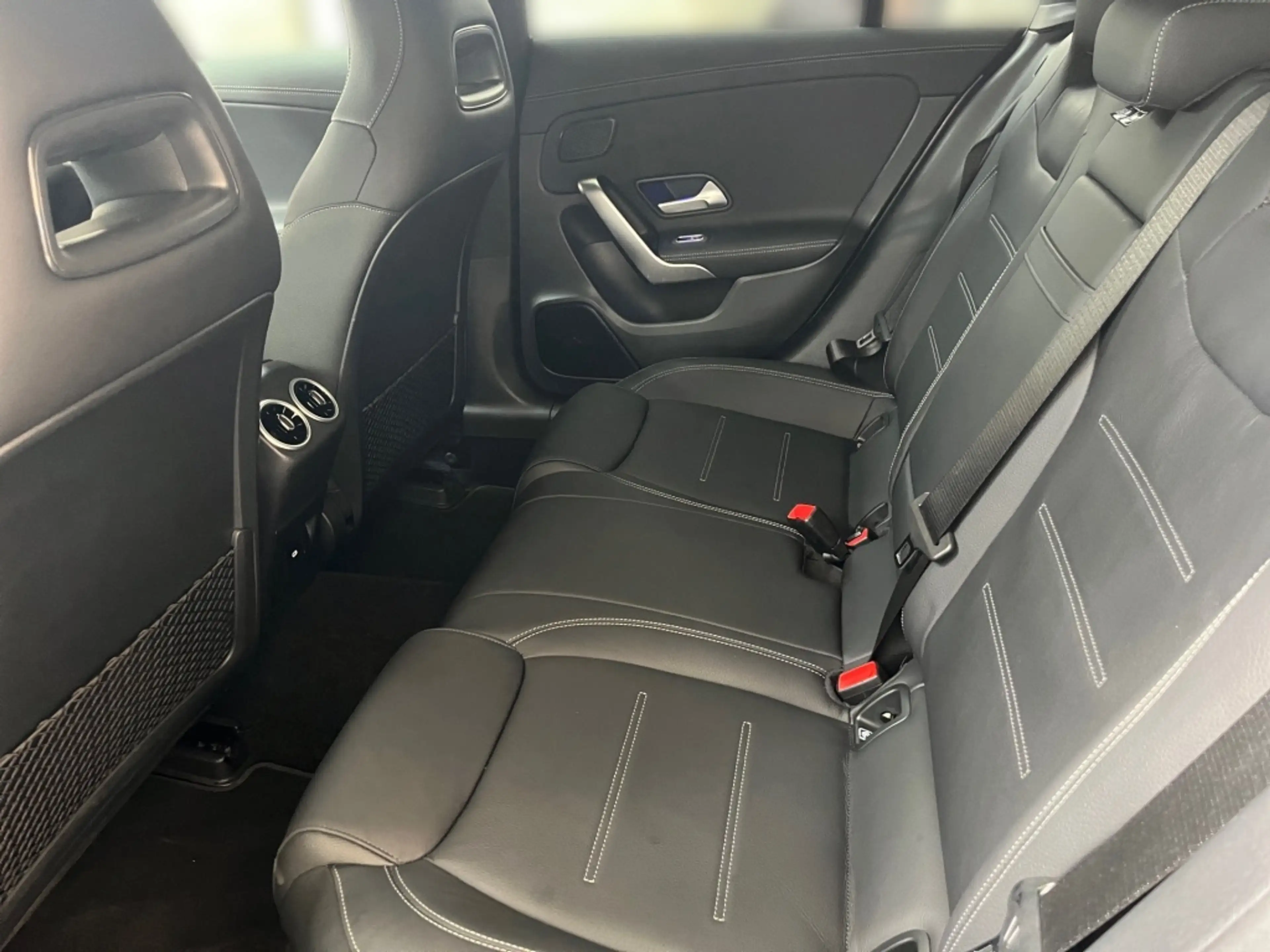 Mercedes-Benz CLA 200 SB AMG Night AHK Pano LED Sound KeyLess — photo 11