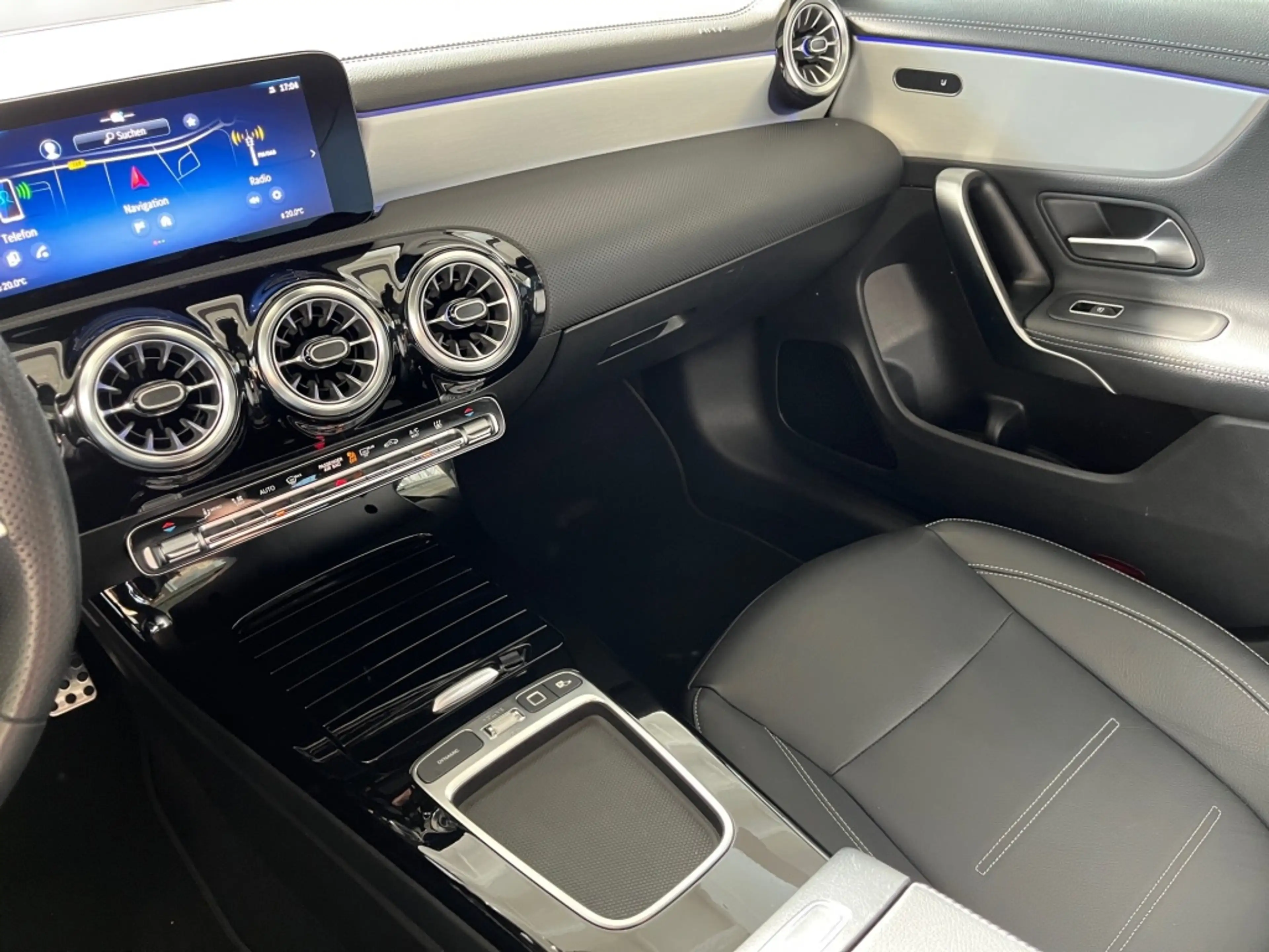 Mercedes-Benz CLA 200 SB AMG Night AHK Pano LED Sound KeyLess — photo 9