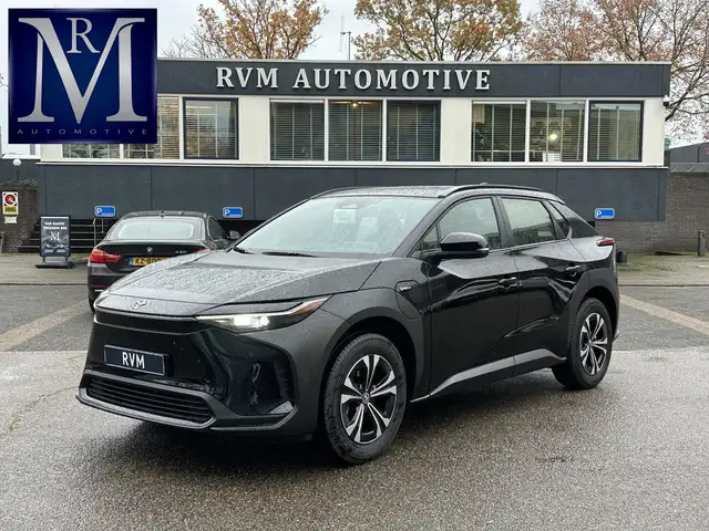 Toyota bZ4X Active 71 kWh VAN: €39.900,- VOOR: €35.440,- UW EI