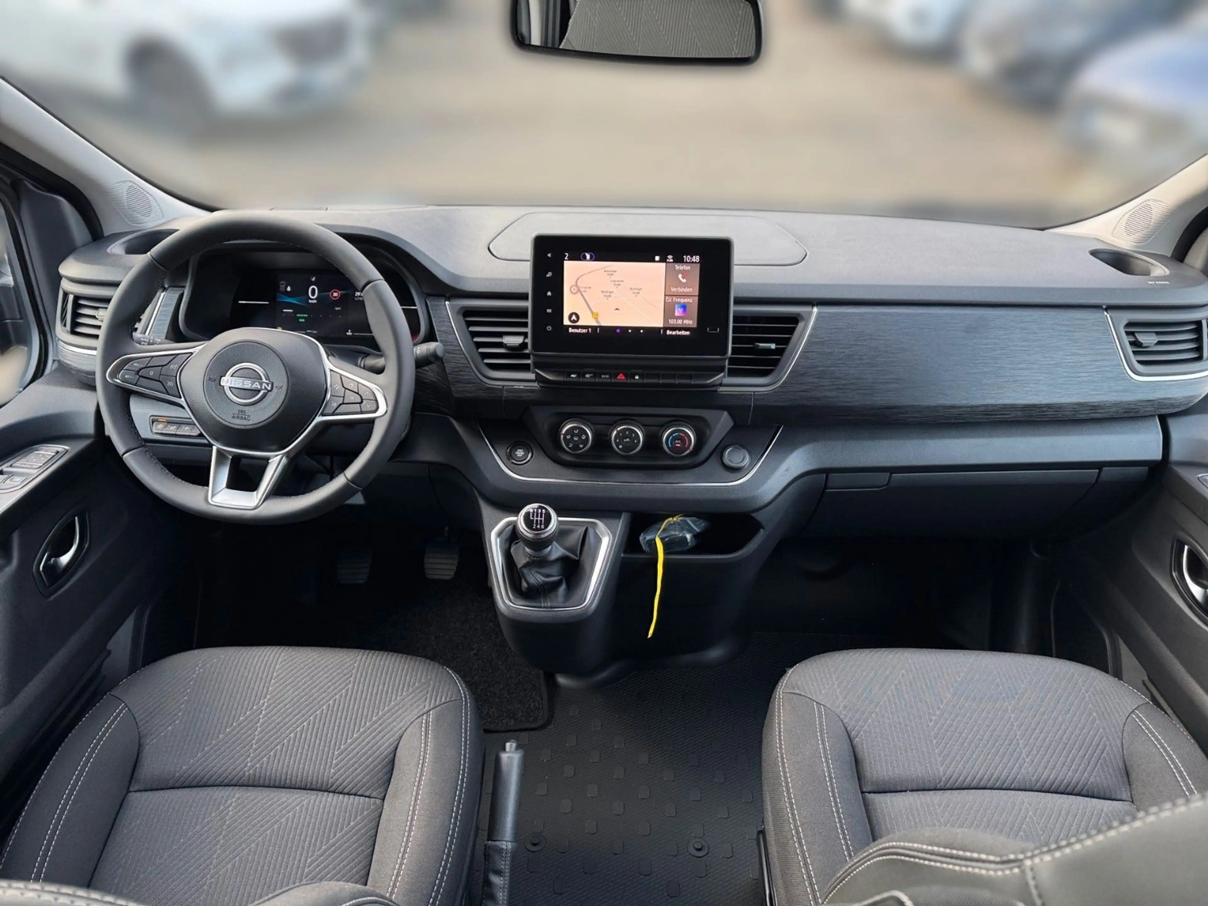 Nissan Primastar Kombi L1H1 2,8t Tekna HK BES Design — photo 5