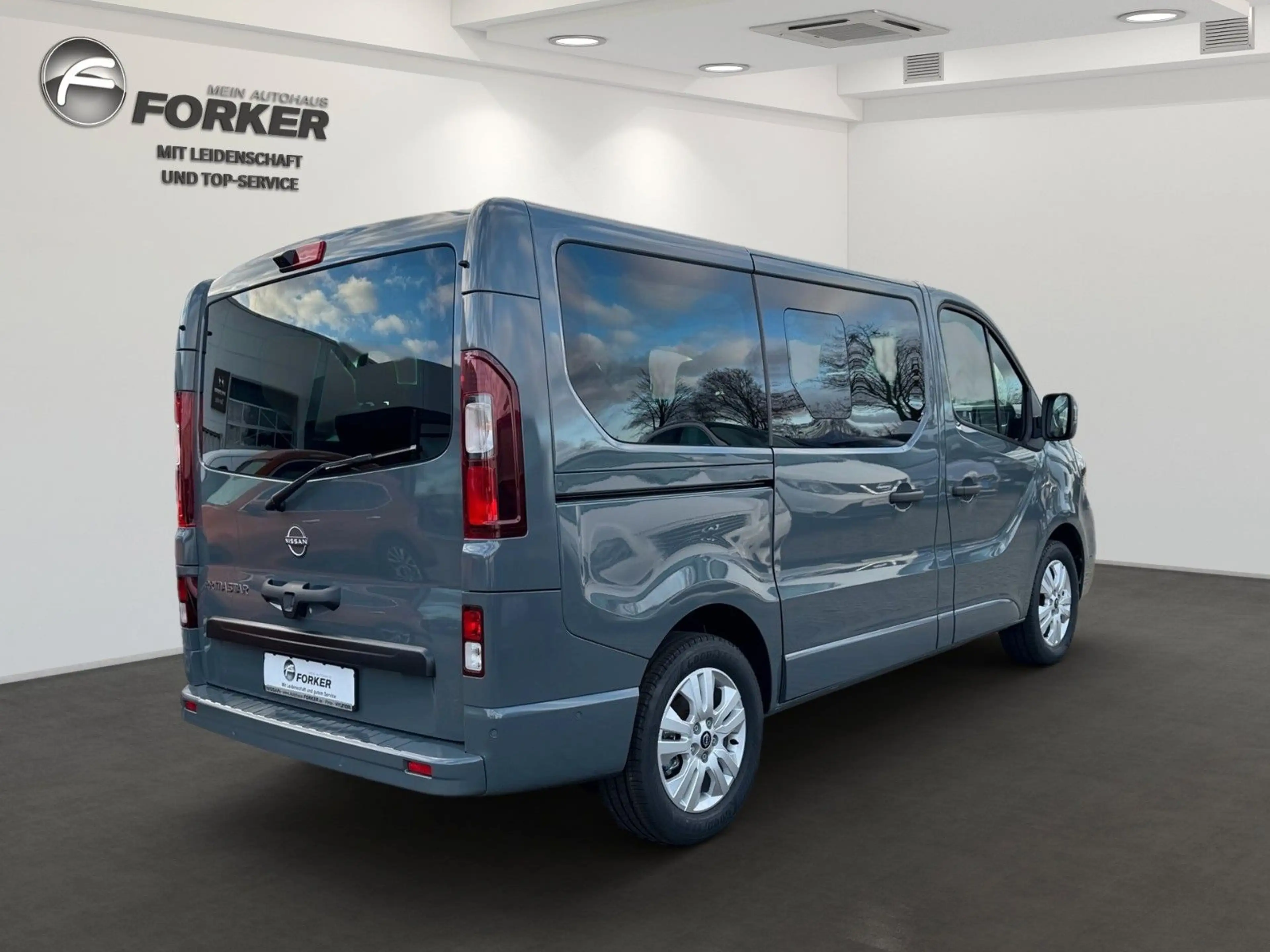 Nissan Primastar Kombi L1H1 2,8t Tekna HK BES Design — photo 3