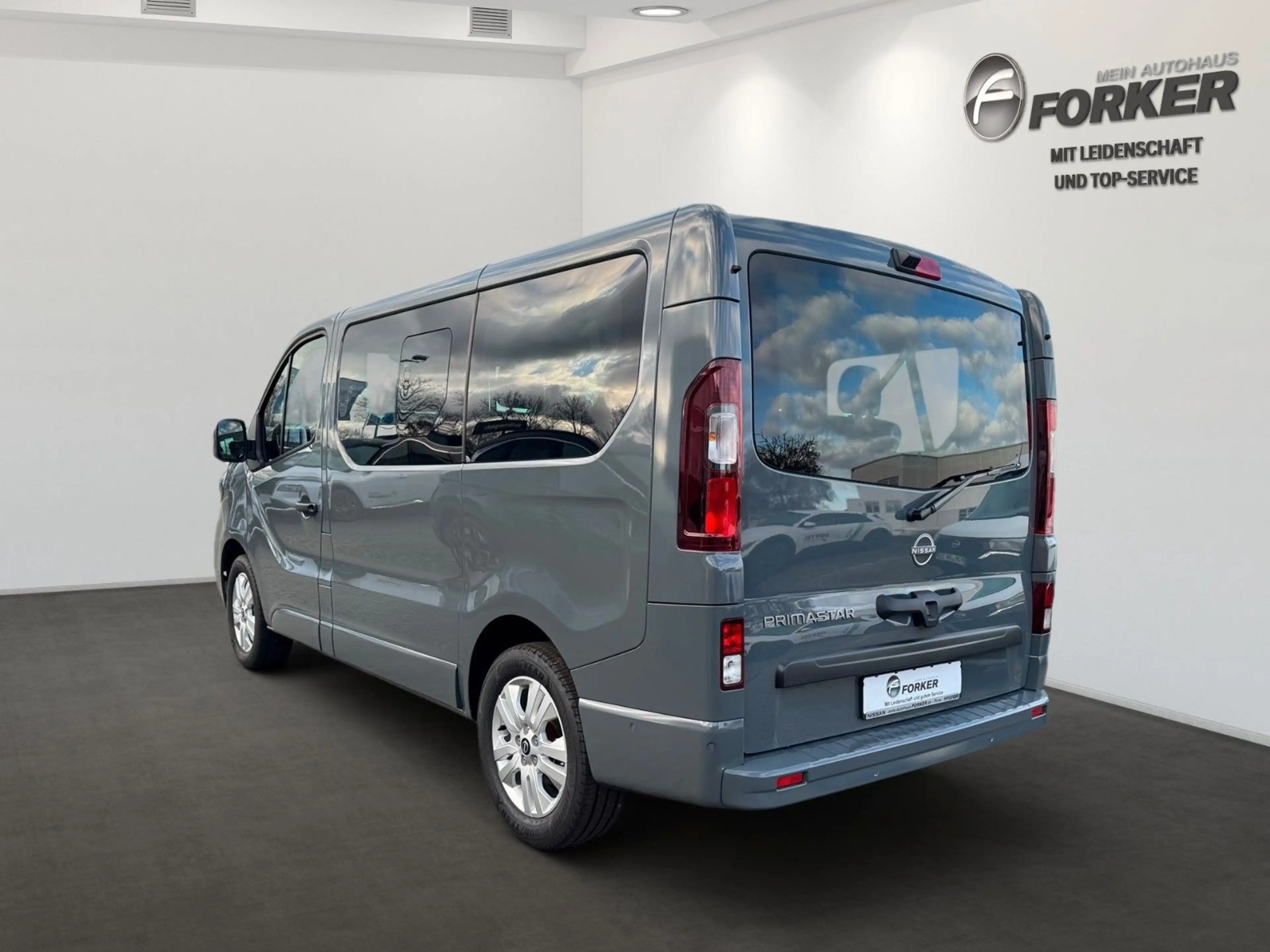 Nissan Primastar Kombi L1H1 2,8t Tekna HK BES Design — photo 4
