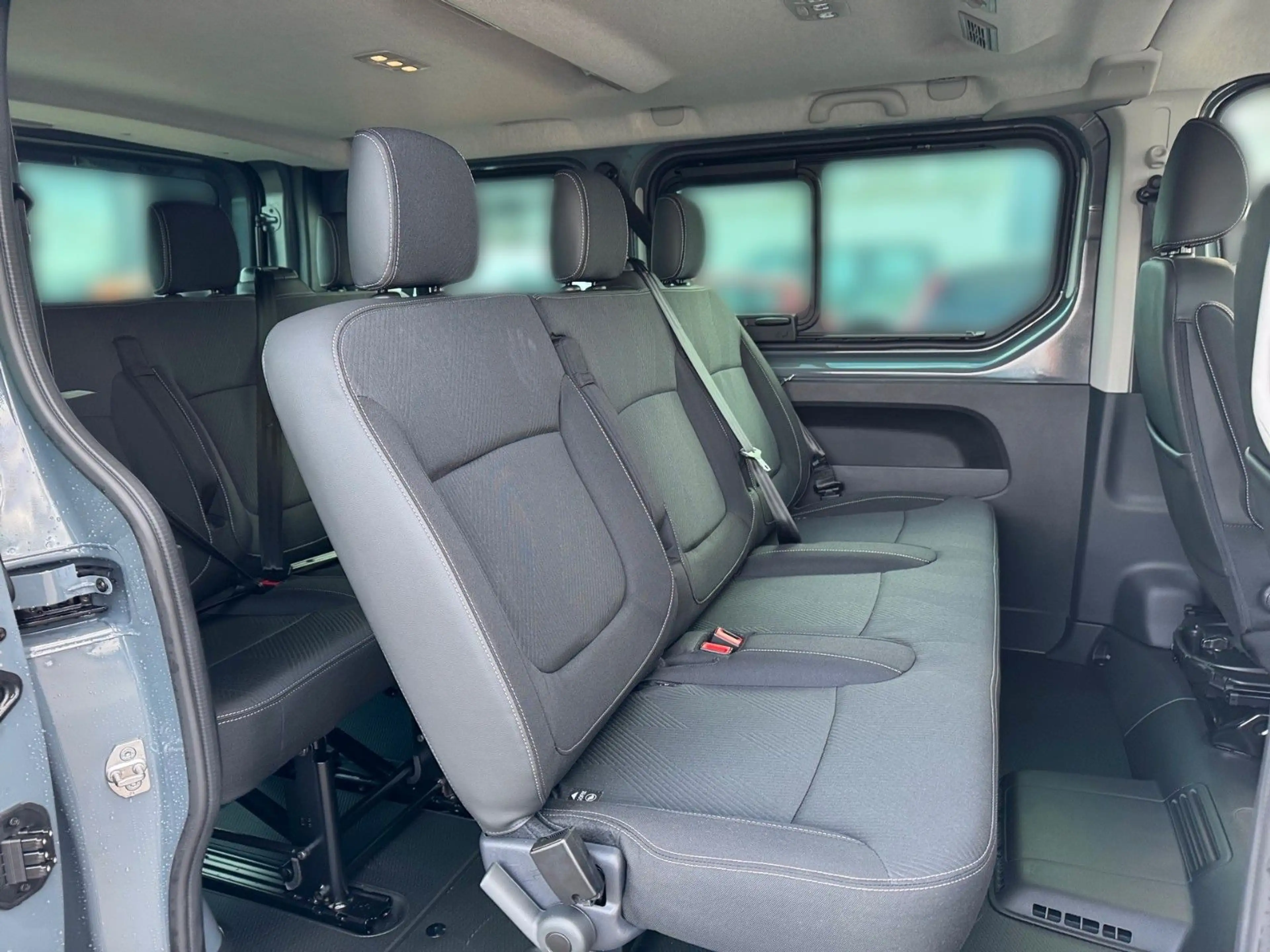 Nissan Primastar Kombi L1H1 2,8t Tekna HK BES Design — photo 7
