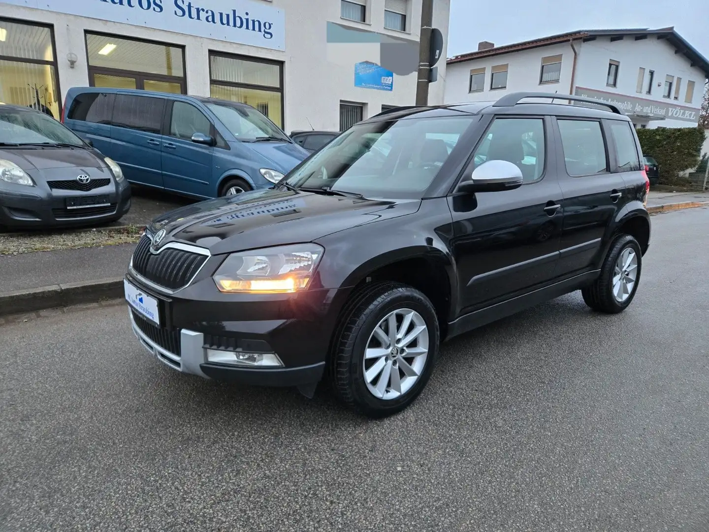 Skoda Yeti Ambition Outdoor 4x4*8Fach bereift * Schwarz - 1