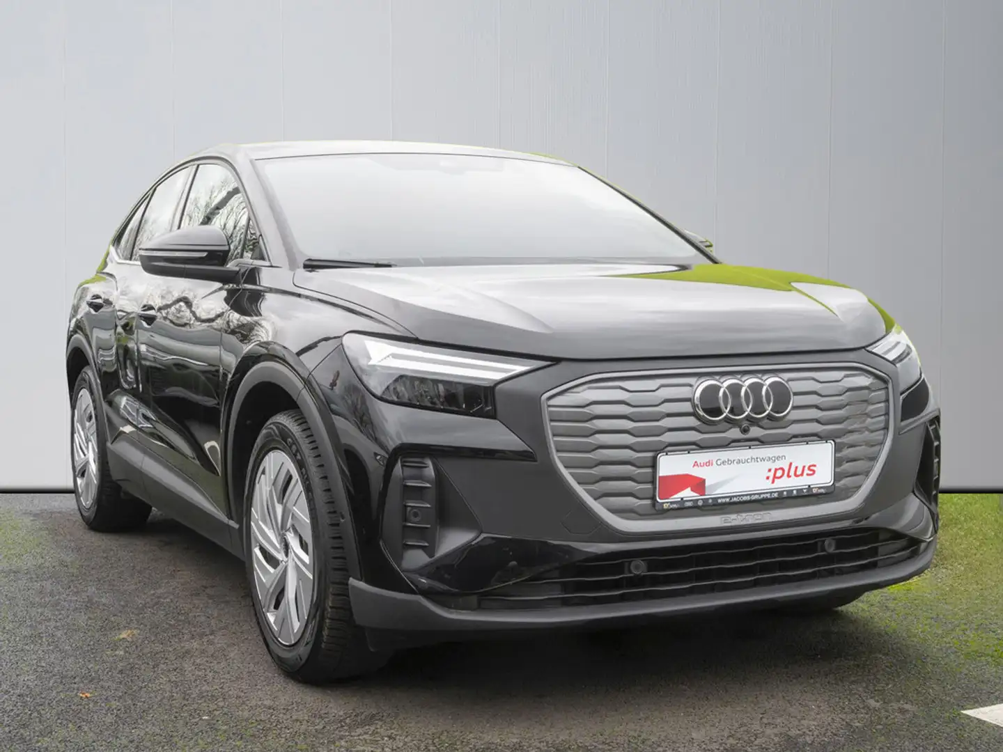 Audi Q4 e-tron Schwarz - 2