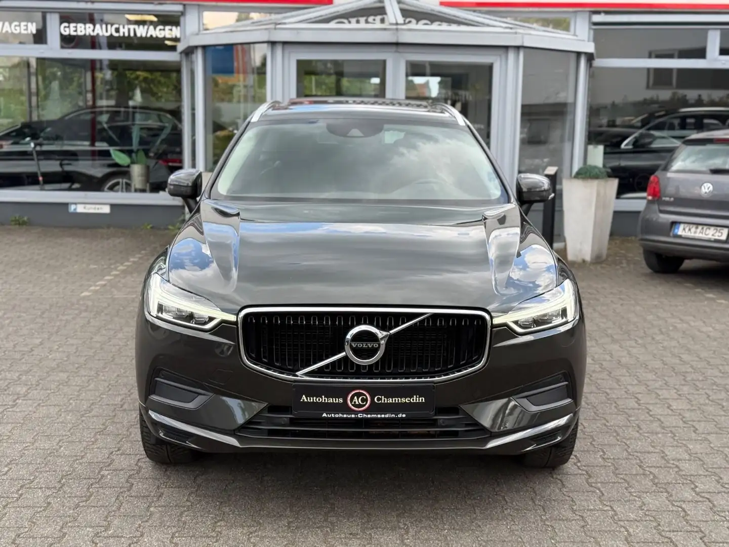 Volvo XC60 Momentum AWD Grau - 1