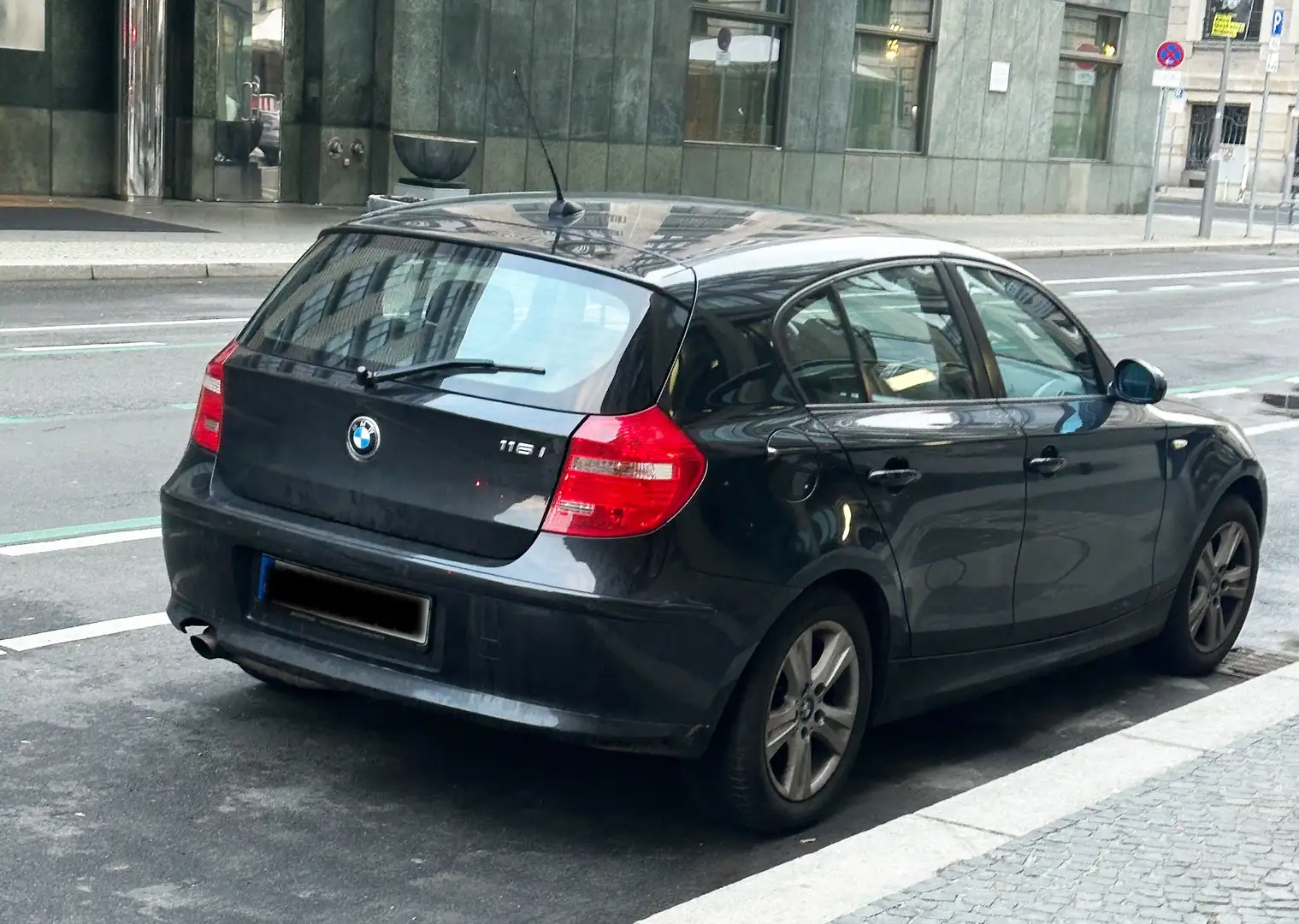 BMW 116 116i Schwarz - 1