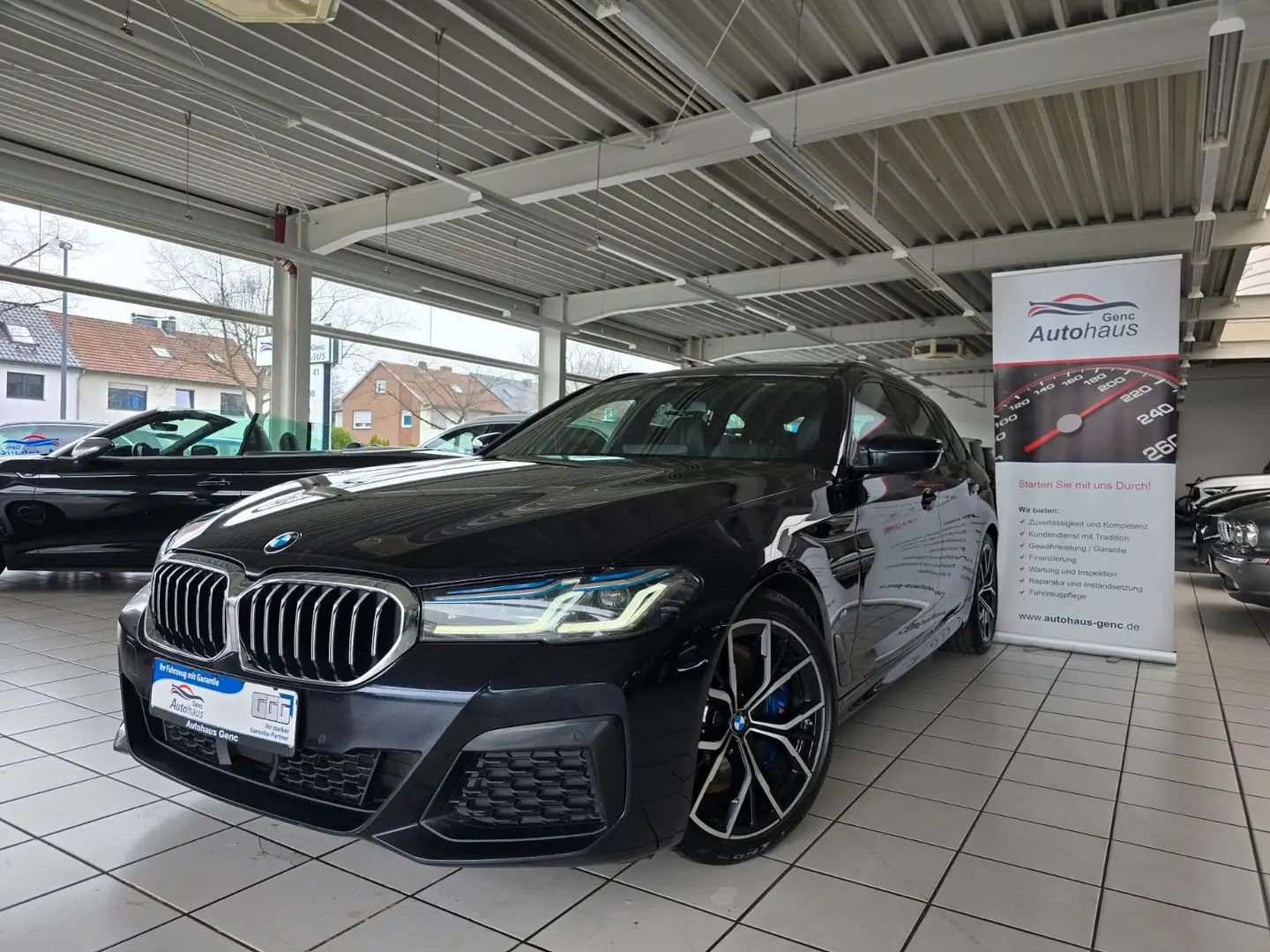 BMW 540 d xDrive Touring M Sport Panorama HK Sound Schwarz - 1
