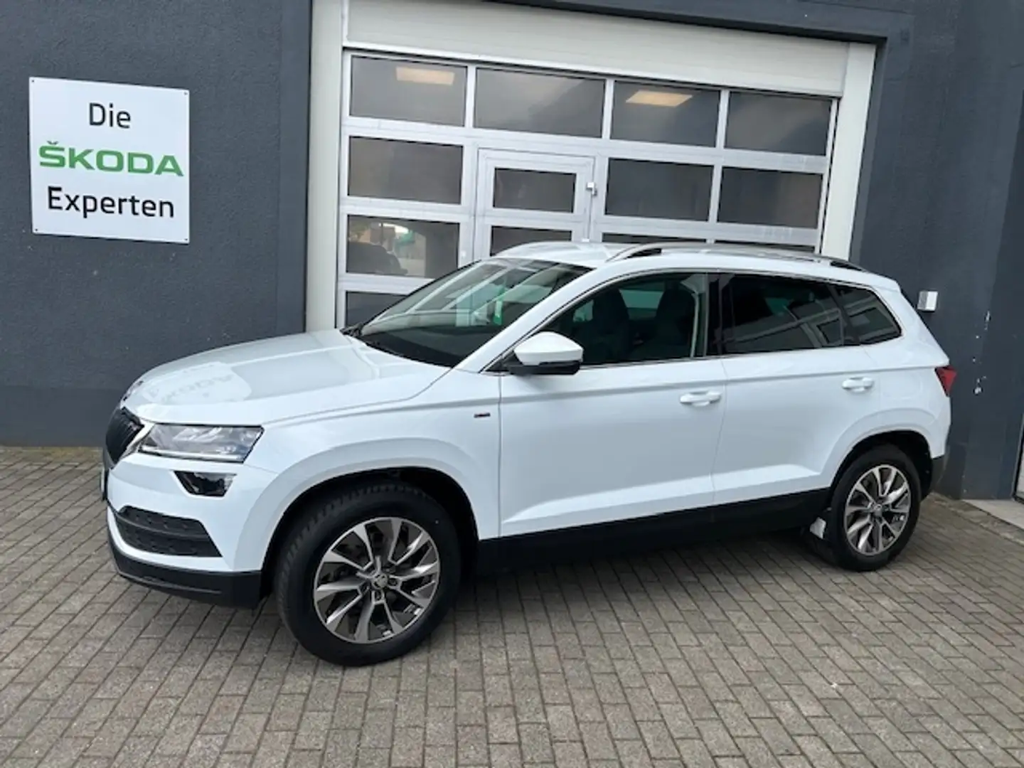 Skoda Karoq Clever 2.0 TDI DSG 4x4 NAV;SHZ;LED;KESSY Weiß - 2