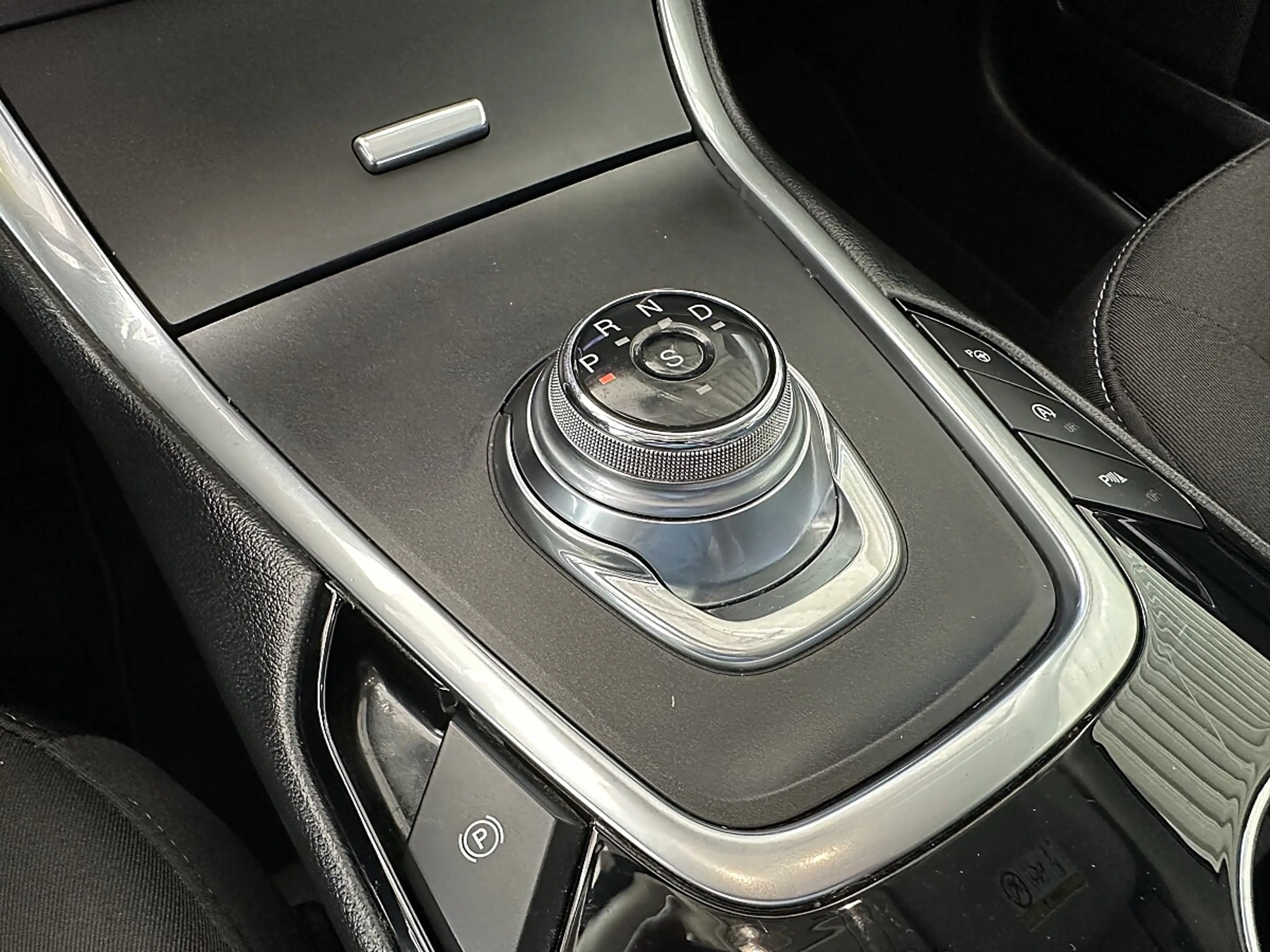 Ford Galaxy 2,0 EcoBlue SCR Titanium Aut. — photo 9