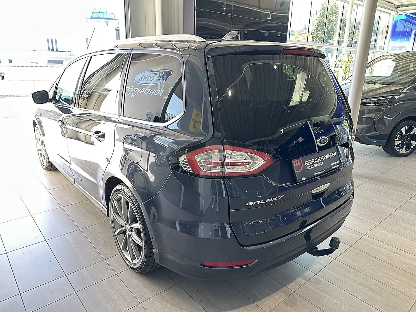 Ford Galaxy 2,0 EcoBlue SCR Titanium Aut. Blau - 2