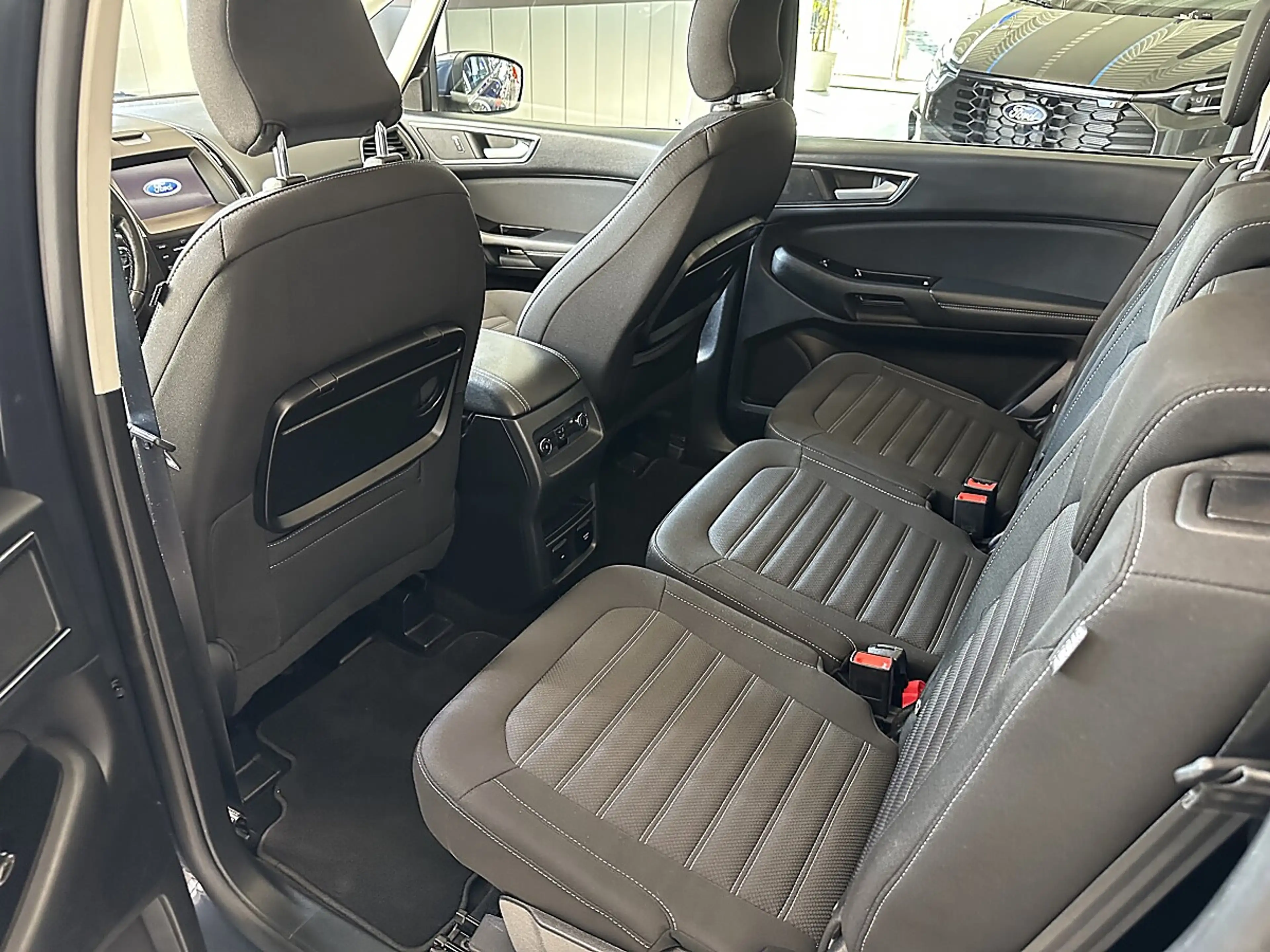 Ford Galaxy 2,0 EcoBlue SCR Titanium Aut. — photo 4