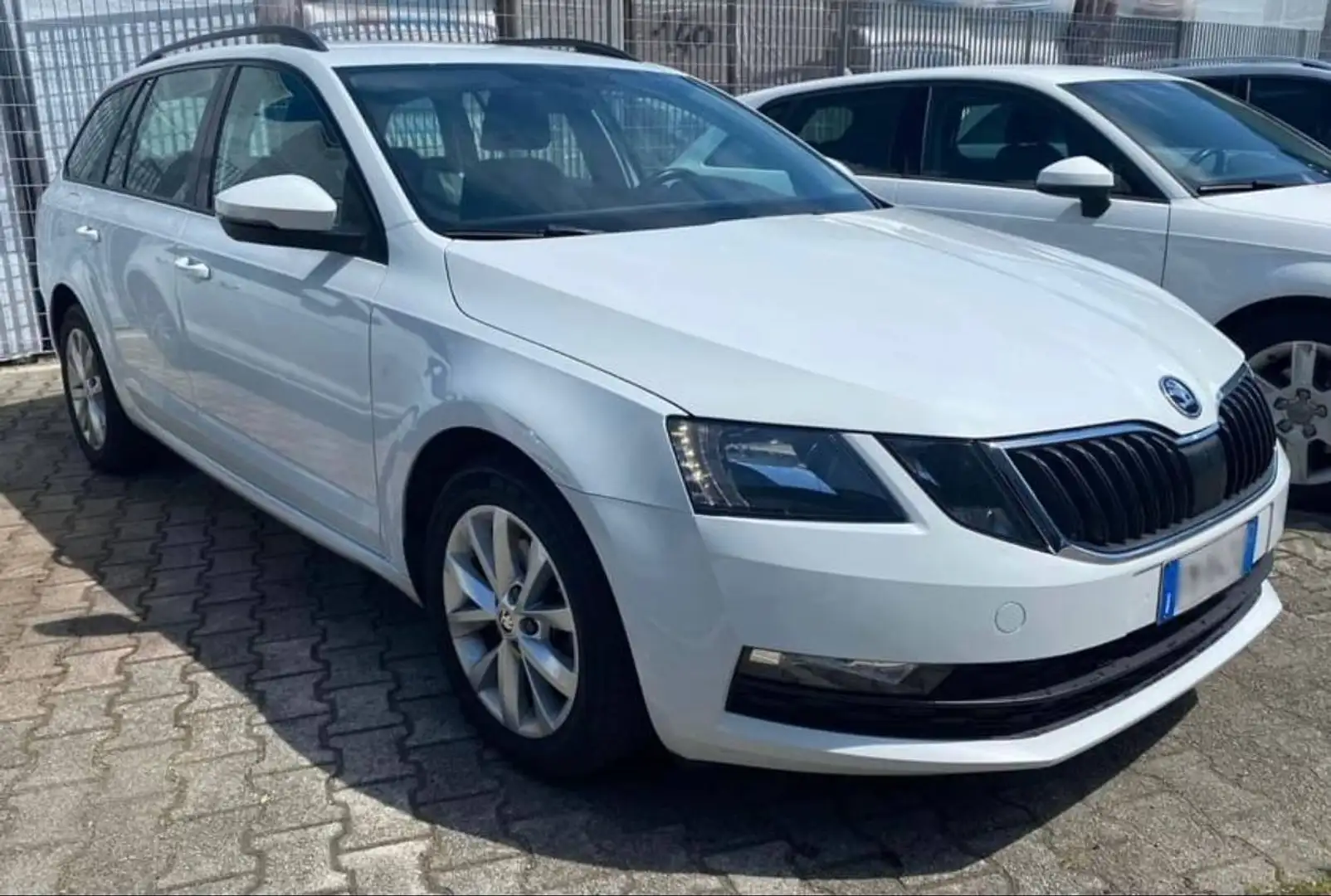 Skoda Octavia 4x4 2.0 Tdi CR DSG Wagon Executive Bianco - 1