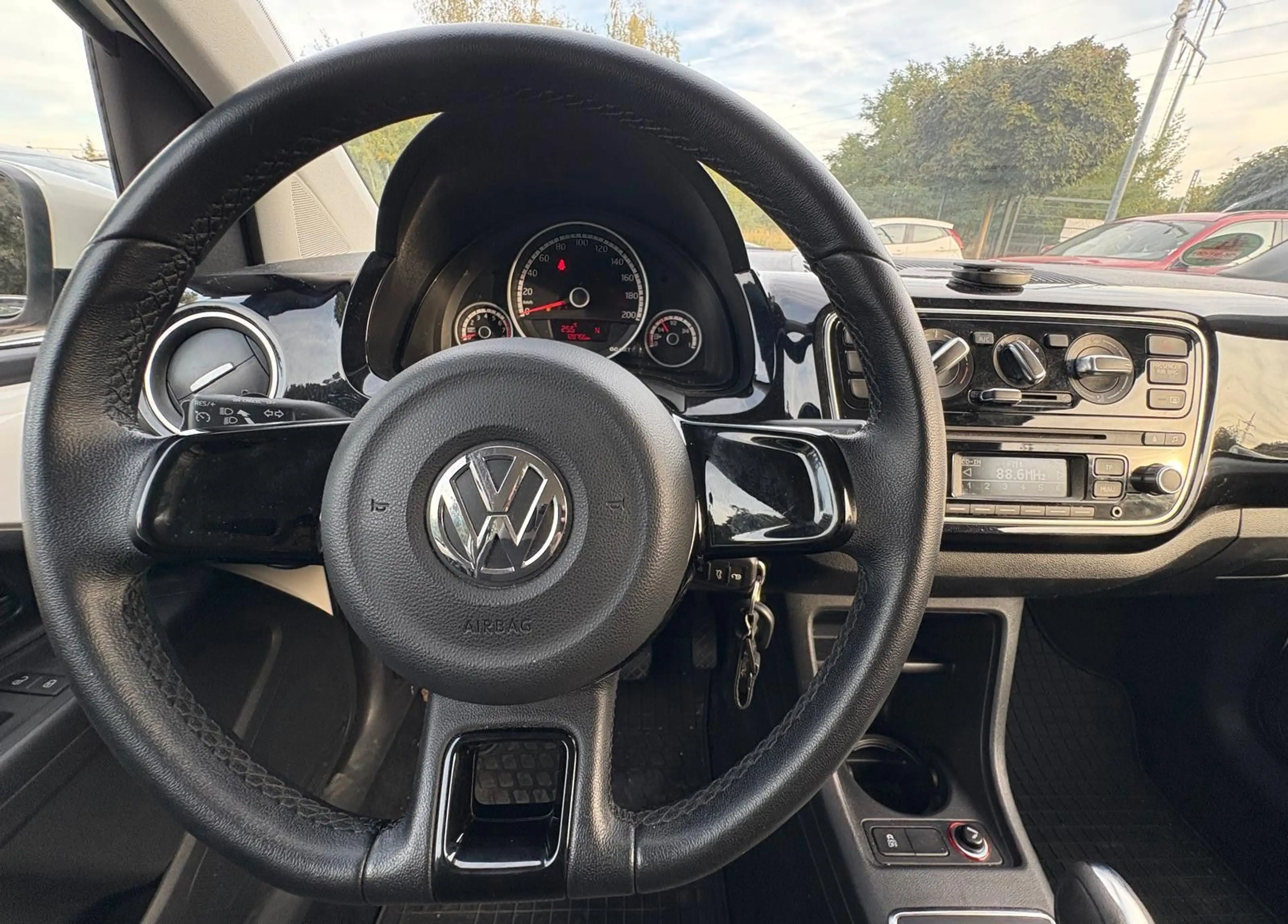 Volkswagen up! high up! Automatik*Klima*AWR*Tempo — photo 11