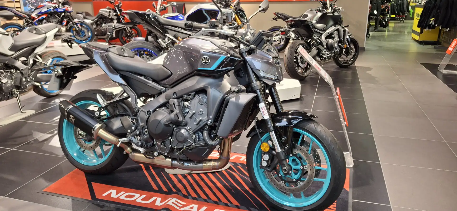 Yamaha MT-09 Grau - 1