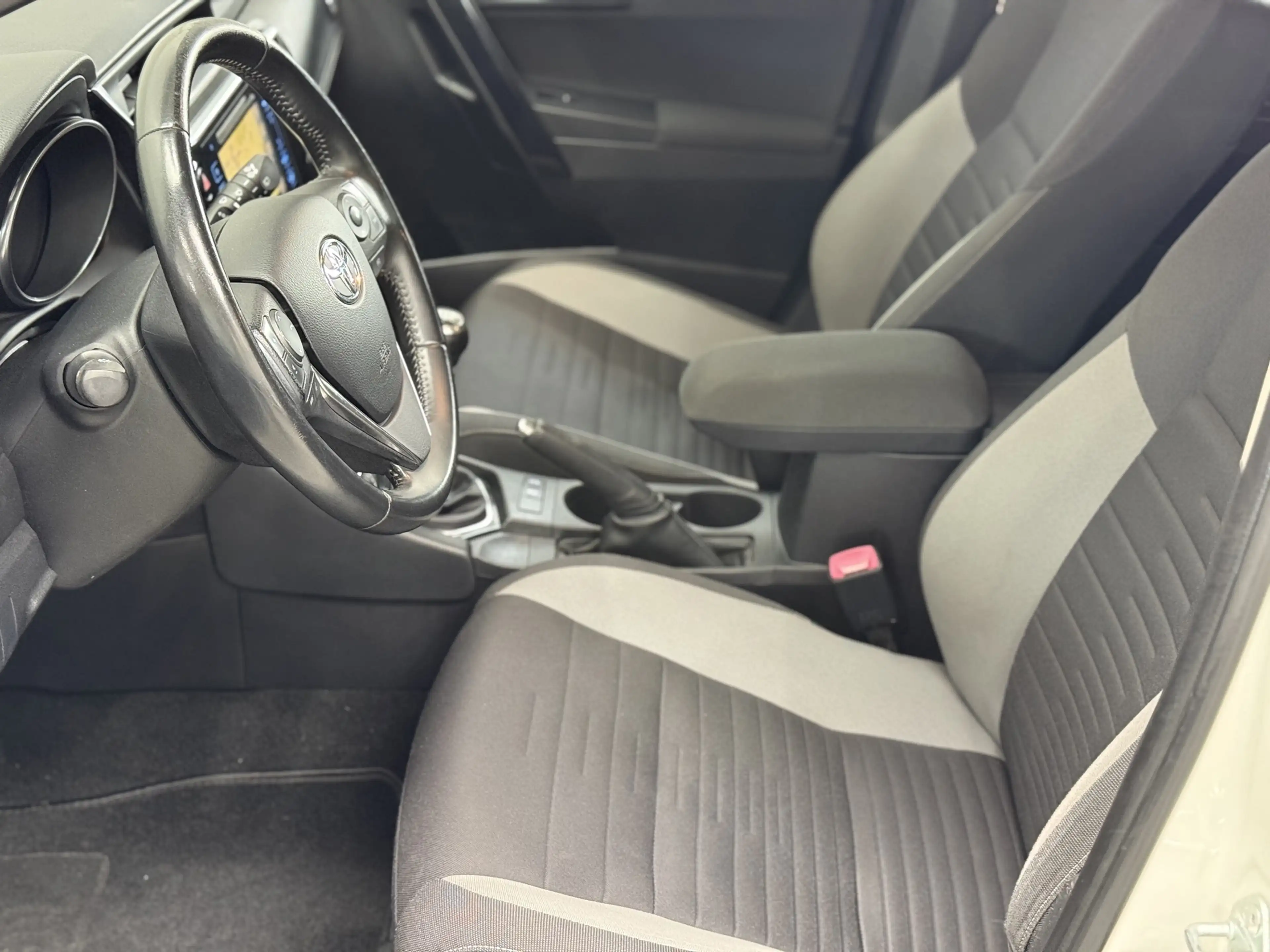 Toyota Auris Touring Sports 1.2T Aspiration Limited Climate Cru — photo 10