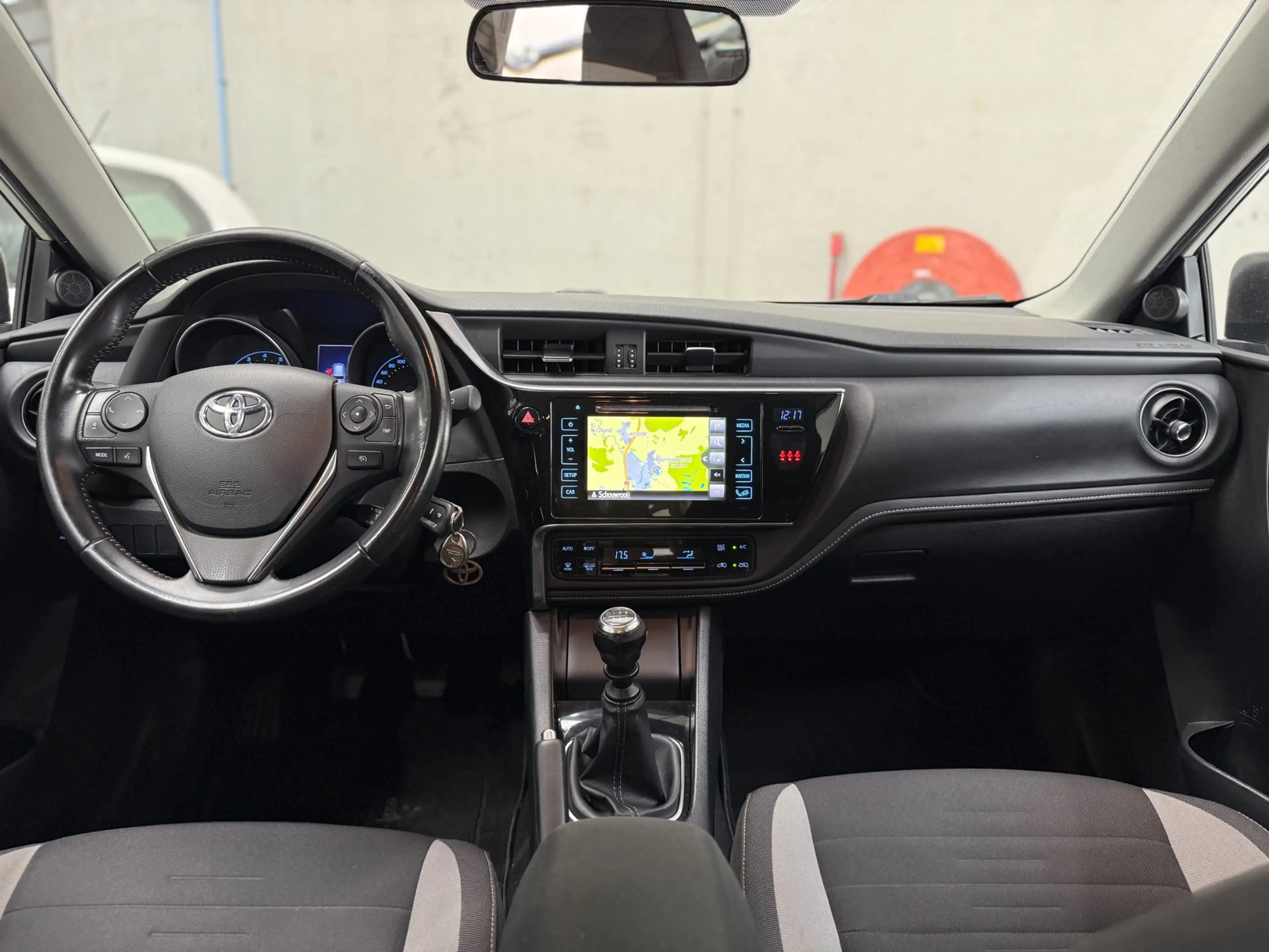 Toyota Auris Touring Sports 1.2T Aspiration Limited Climate Cru — photo 13