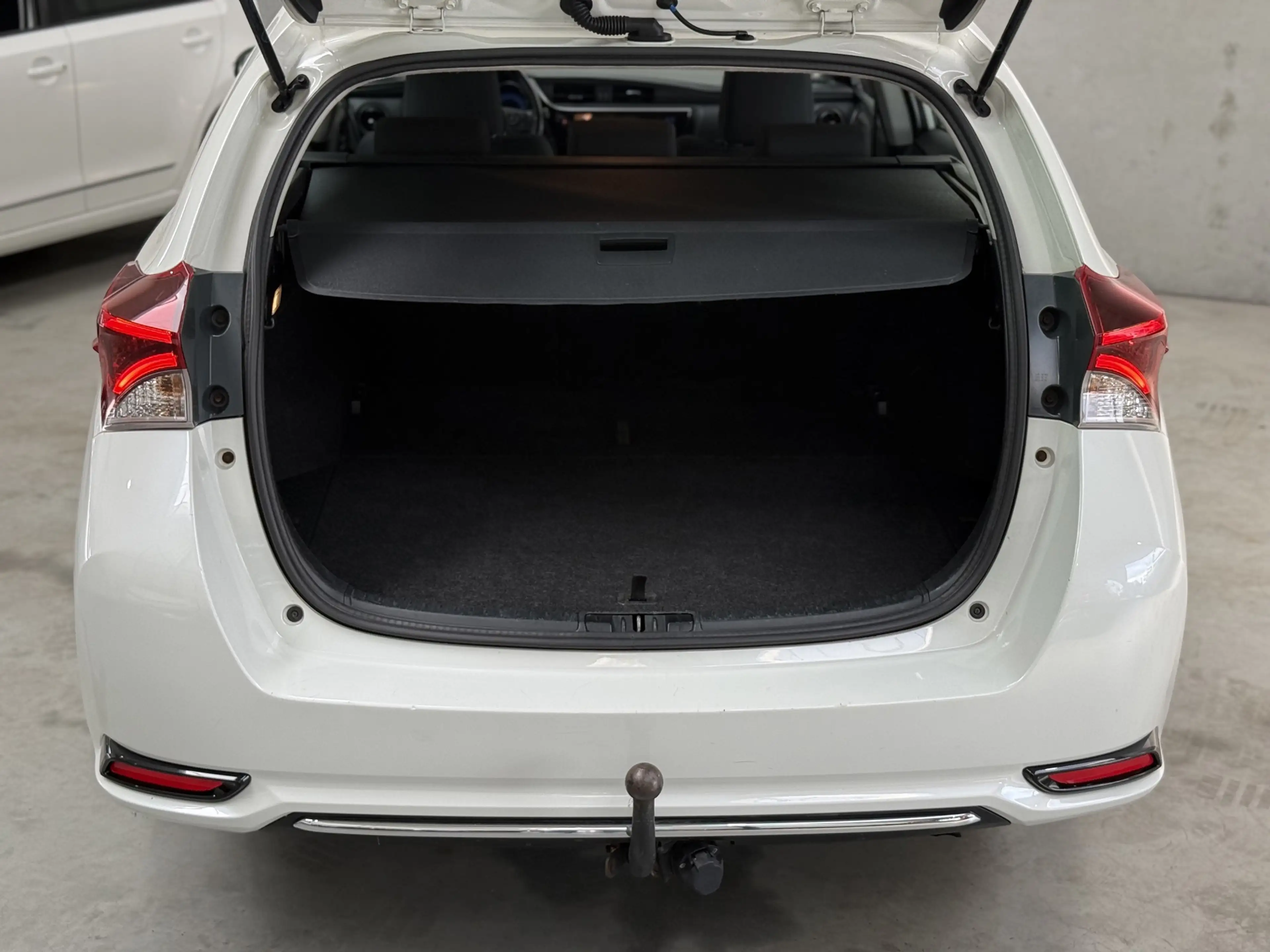 Toyota Auris Touring Sports 1.2T Aspiration Limited Climate Cru — photo 5
