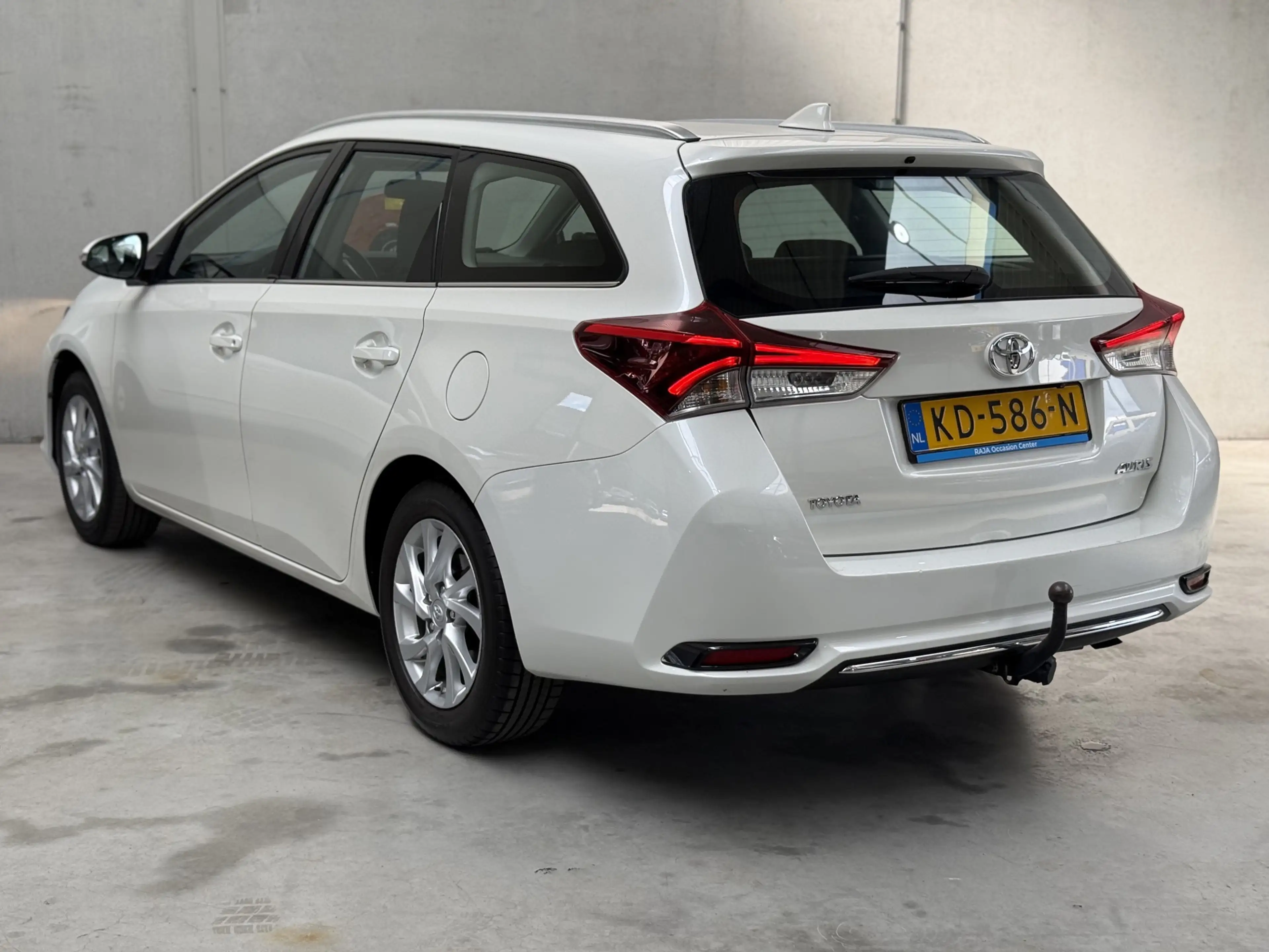 Toyota Auris Touring Sports 1.2T Aspiration Limited Climate Cru — photo 4