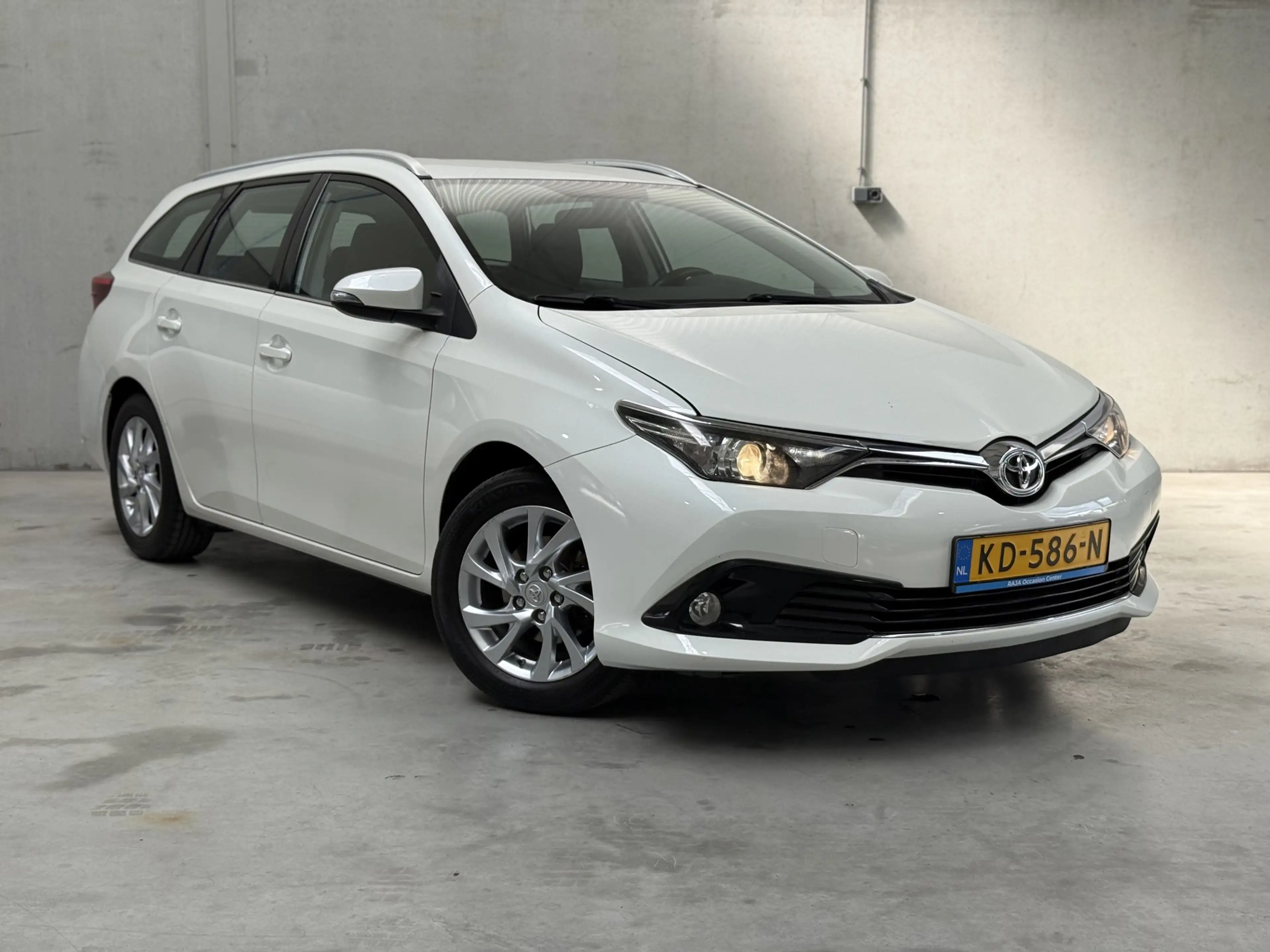 Toyota Auris Touring Sports 1.2T Aspiration Limited Climate Cru — photo 8